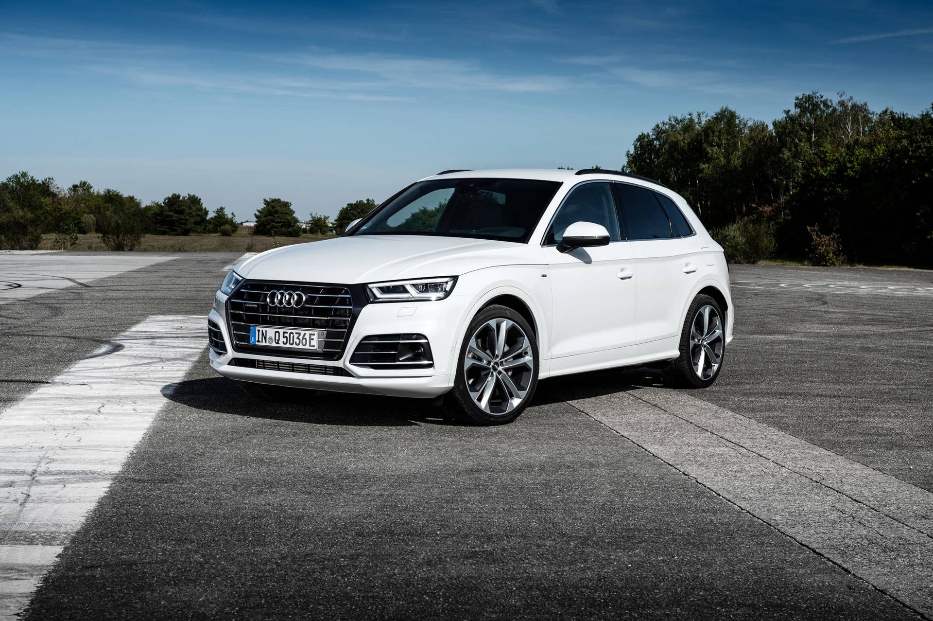 Static photo, Colour: Glacier white