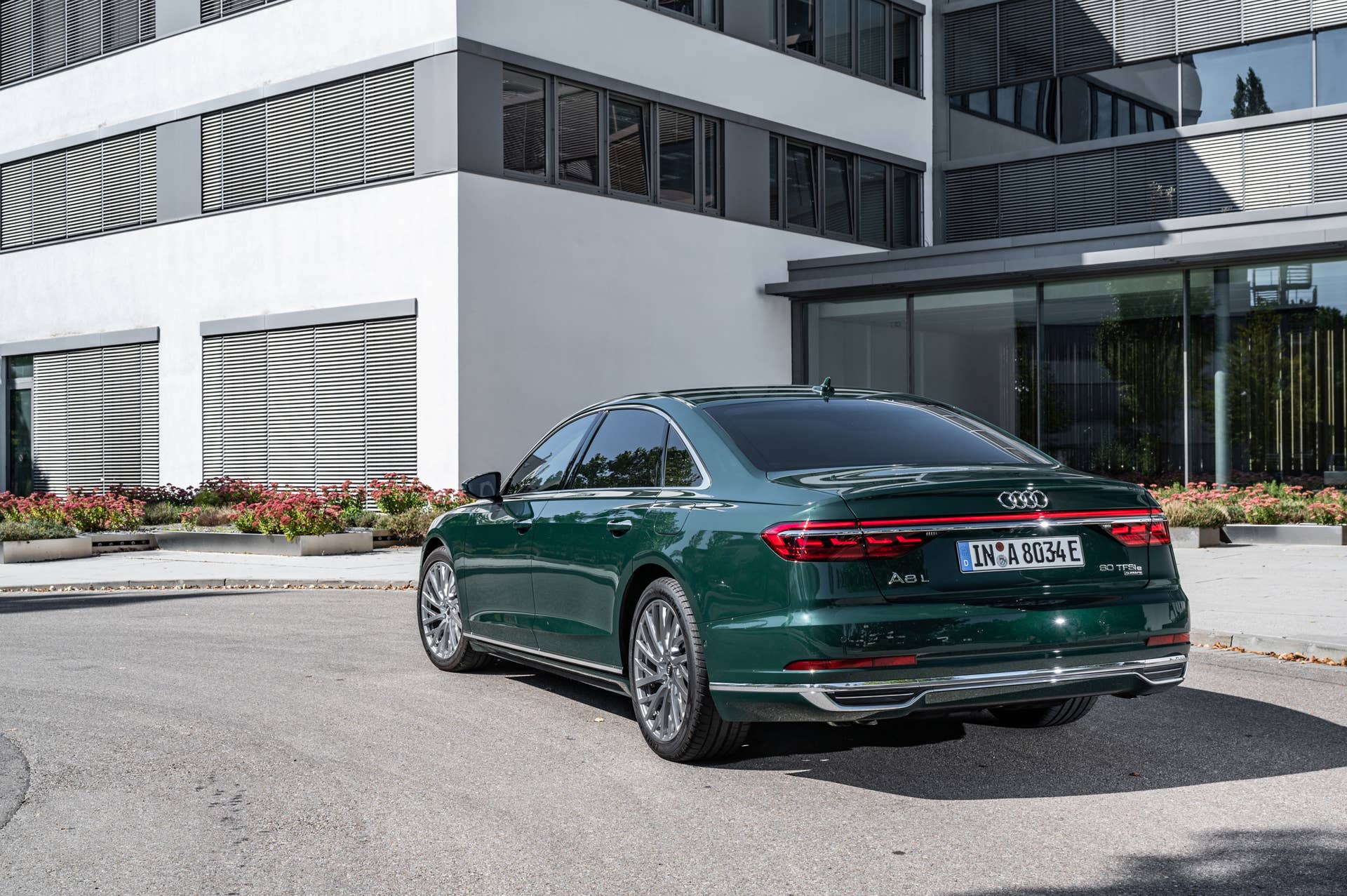 Static photo, Colour: Goodwood green