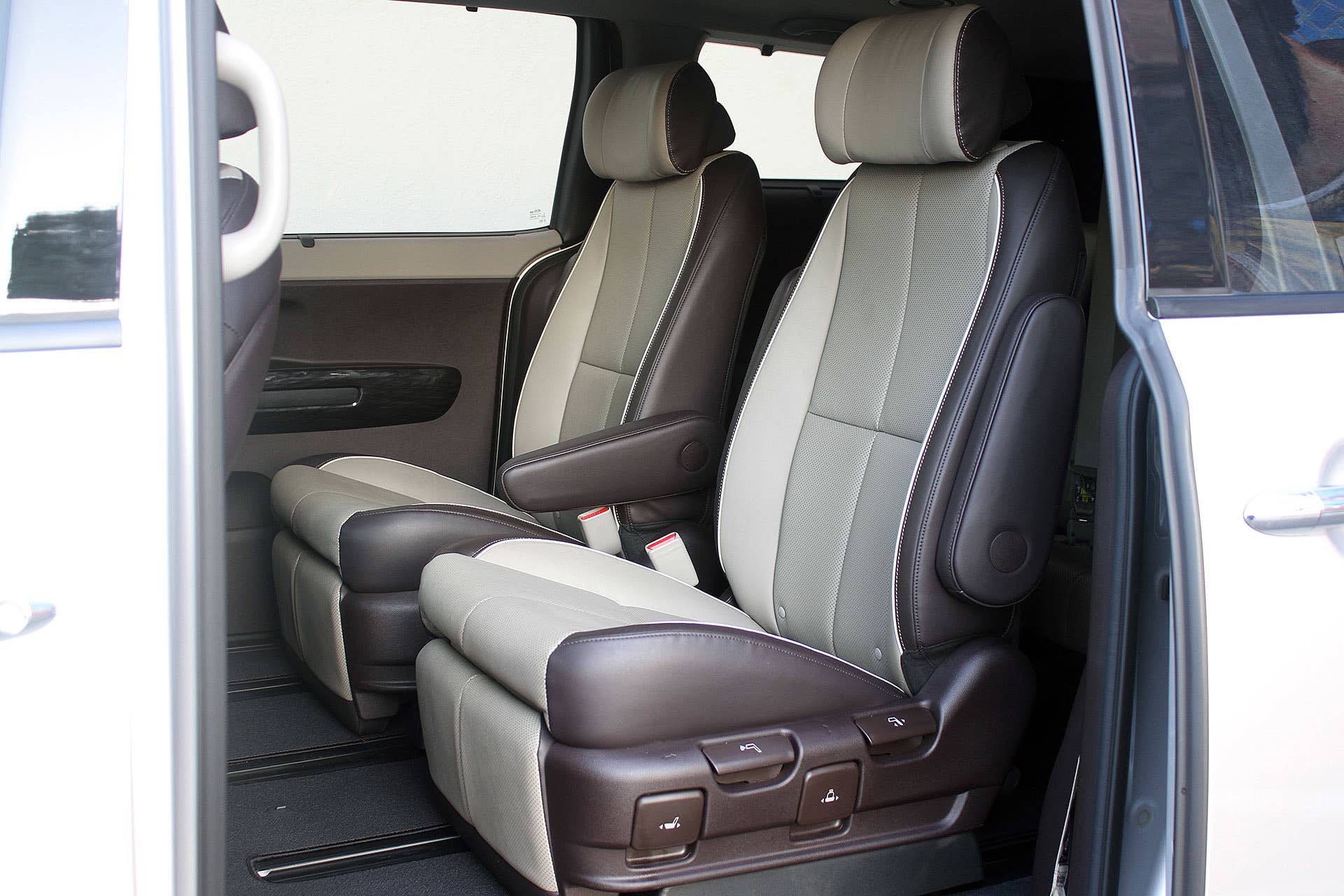 2015 Kia Sedona rear seats