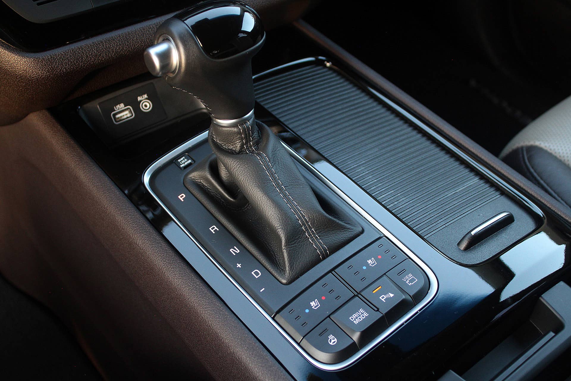2015 Kia Sedona shifter