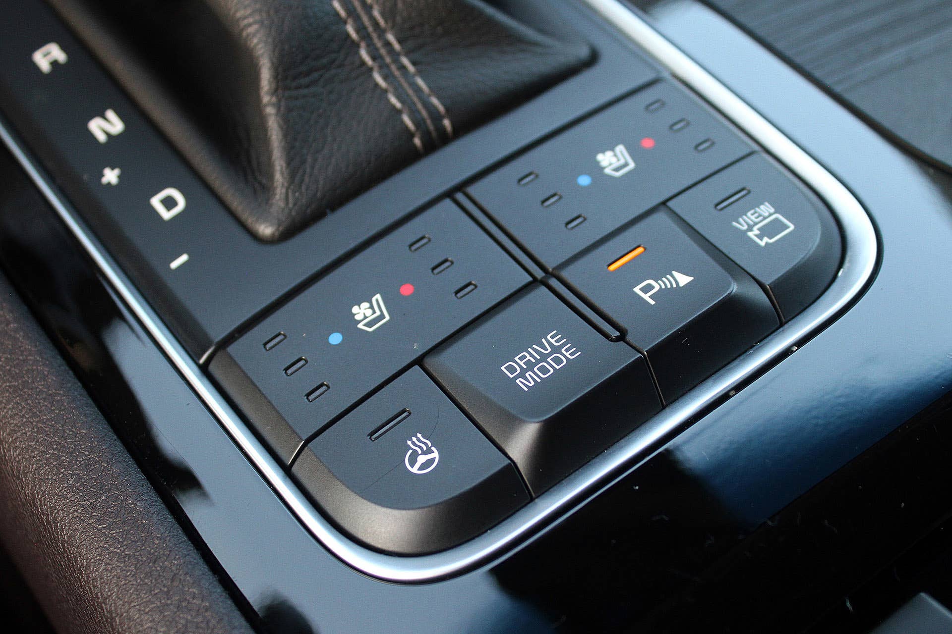 2015 Kia Sedona drive mode controls