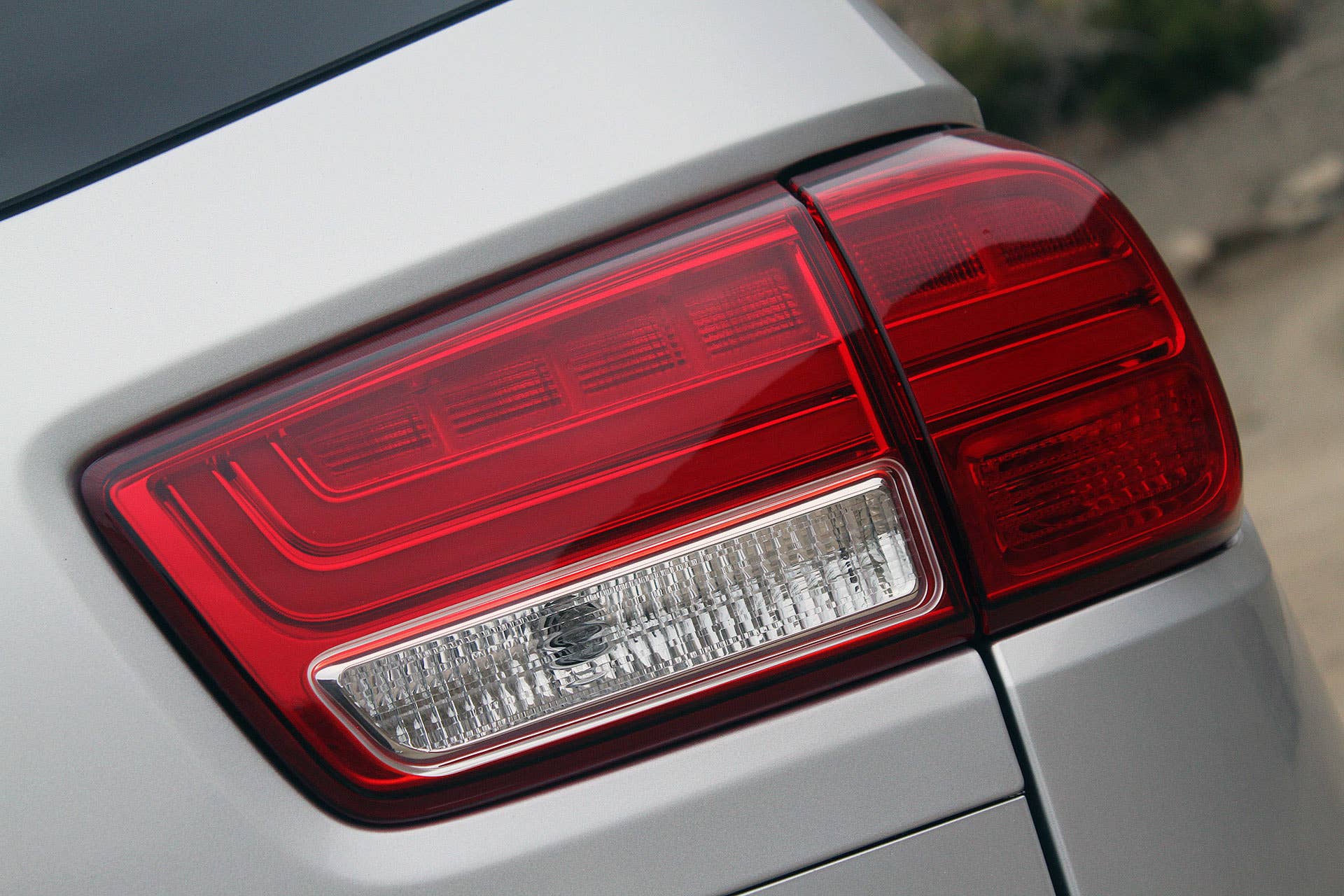 2015 Kia Sedona taillight
