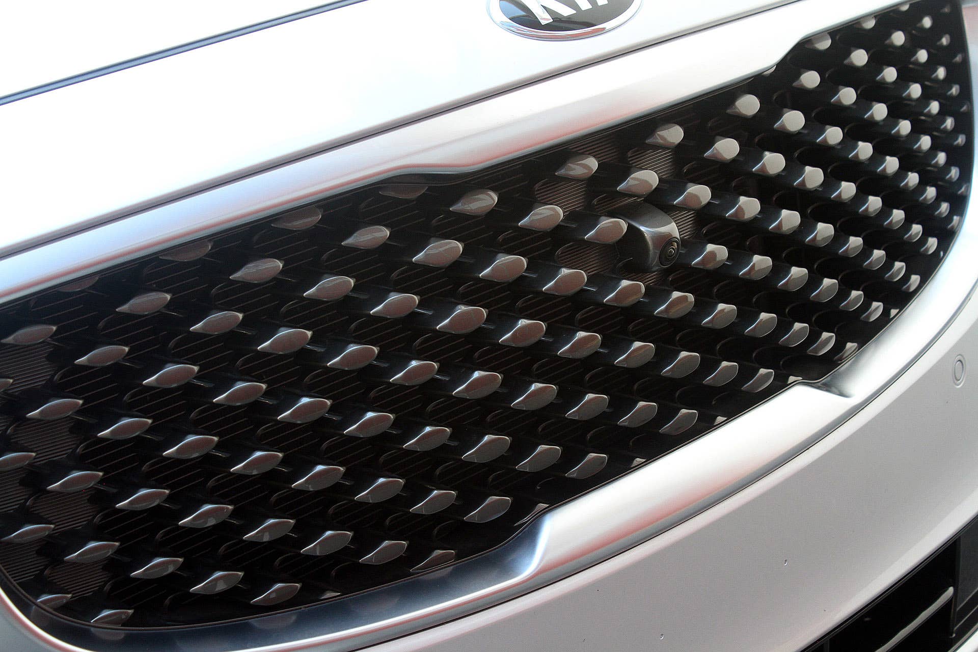 2015 Kia Sedona grille