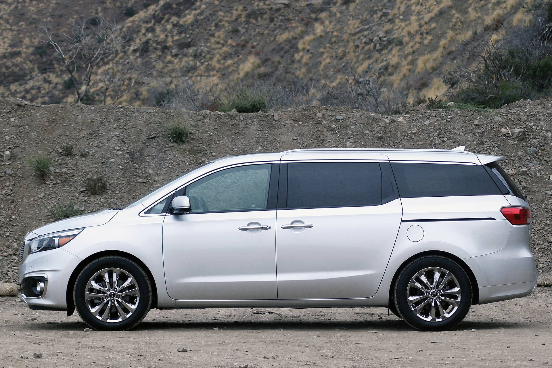 2015 Kia Sedona side view