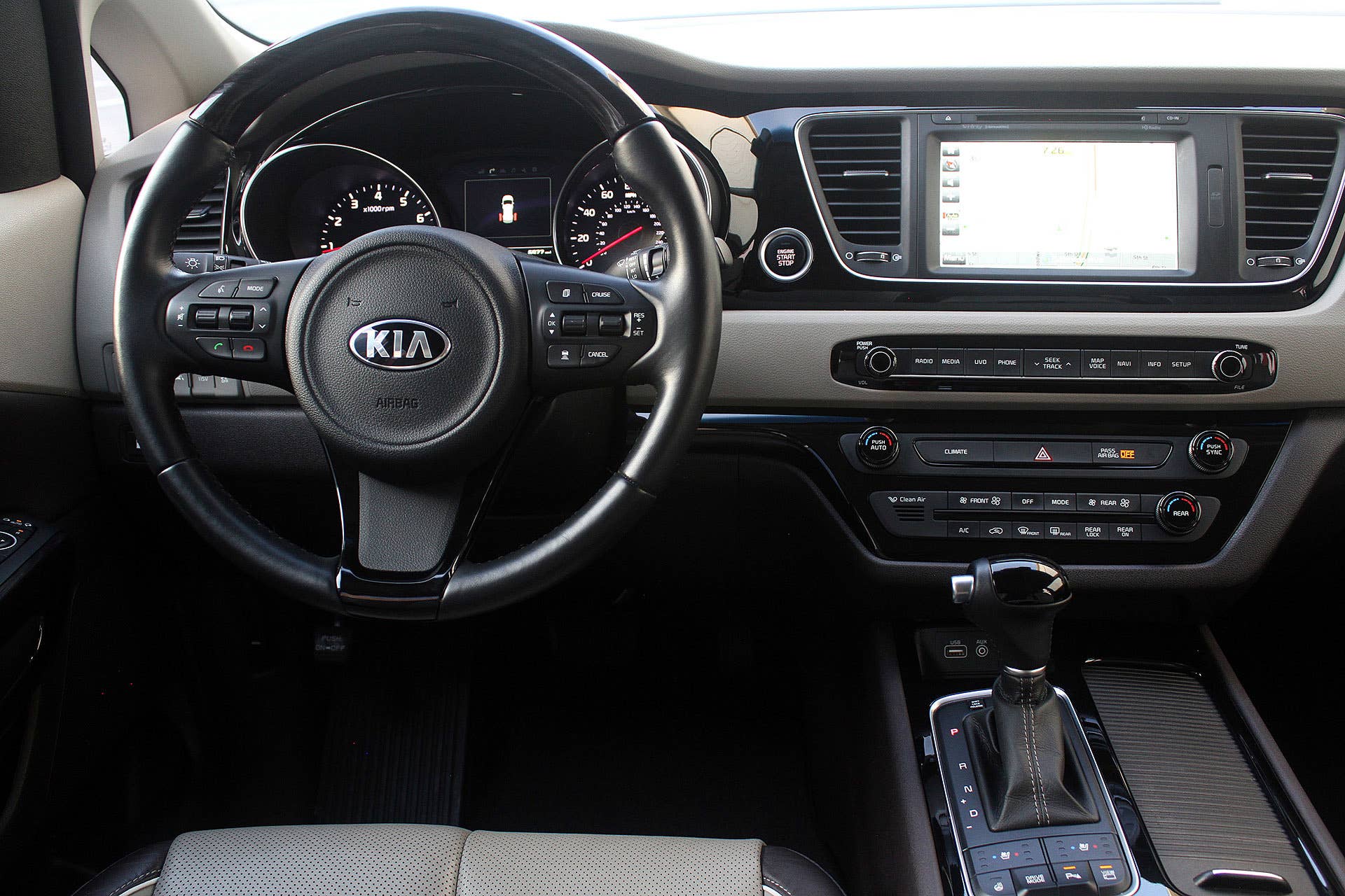 2015 Kia Sedona interior