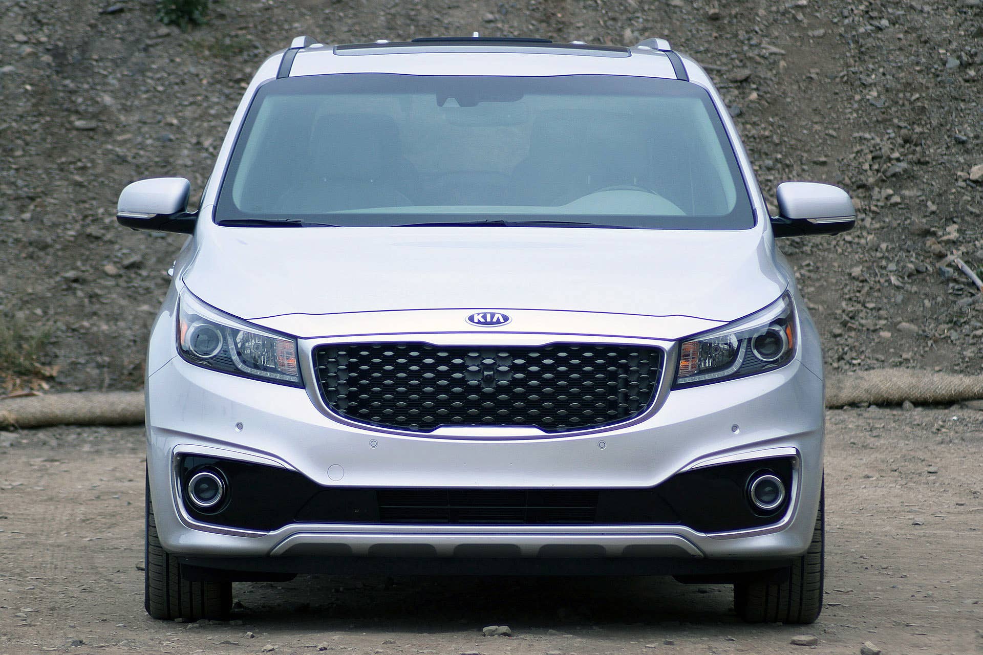 2015 Kia Sedona front view