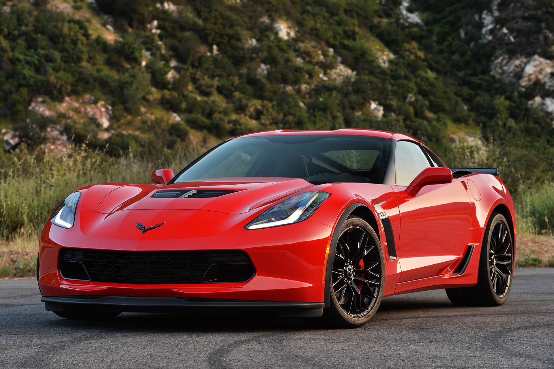 2015 Chevrolet Corvette Z06 front 3/4 view