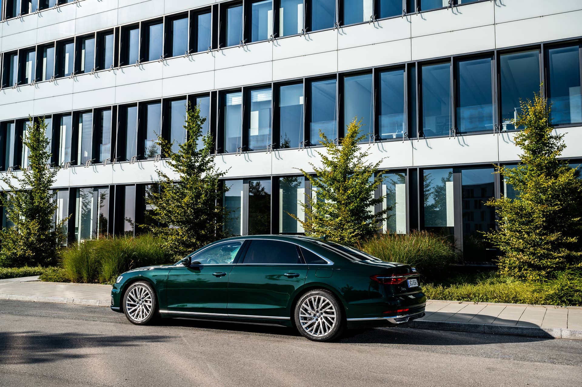 Static photo, Colour: Goodwood green