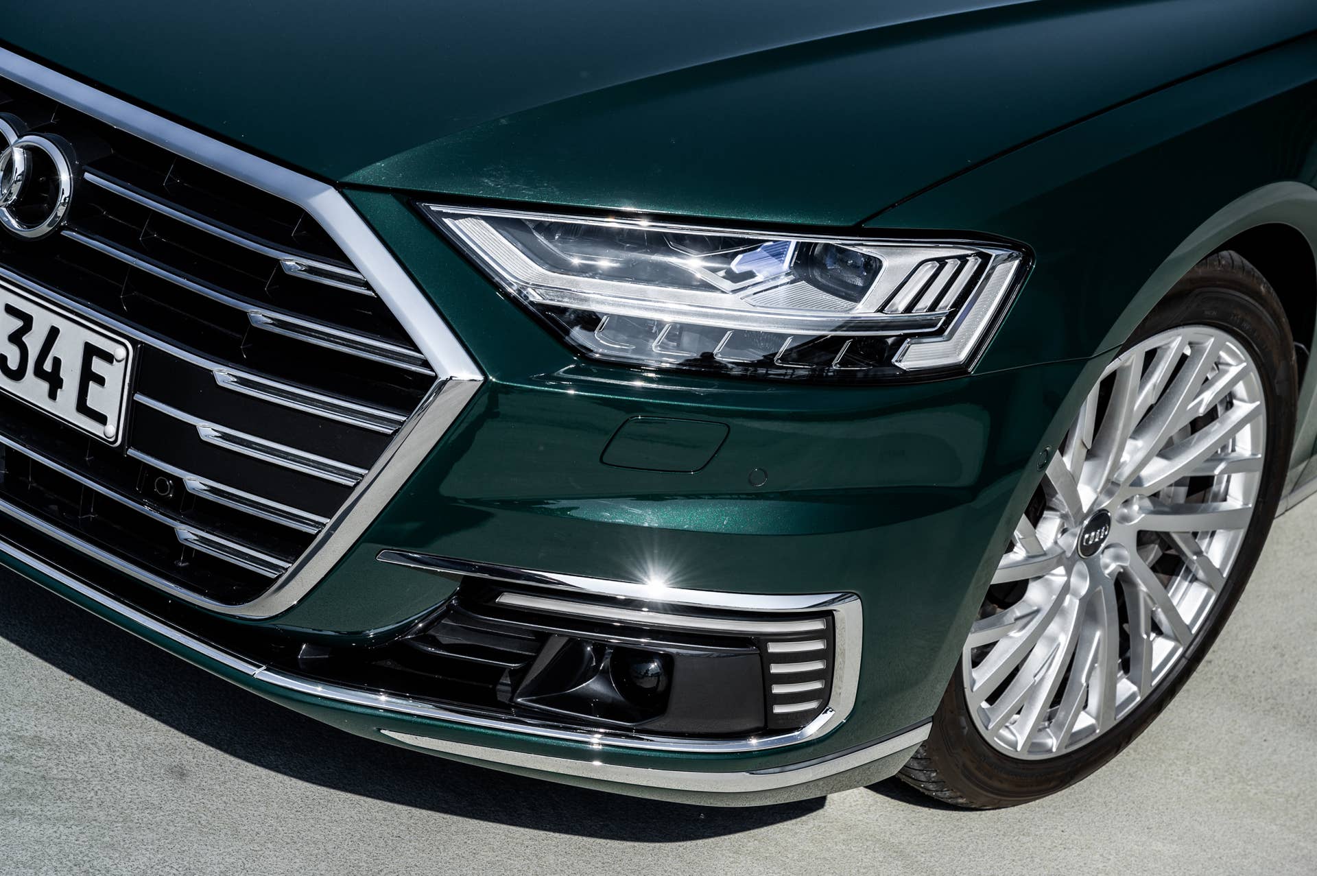 Static photo, Colour: Goodwood green