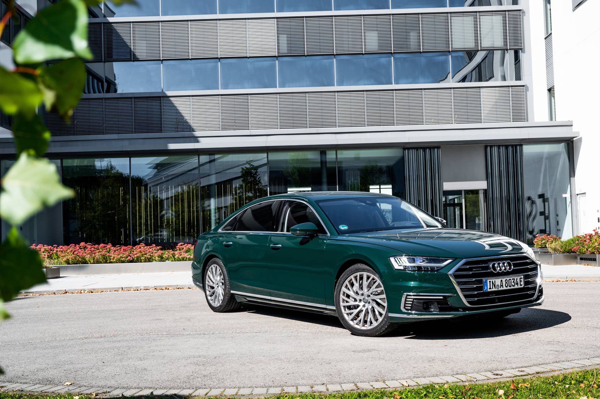 Static photo, Colour: Goodwood green