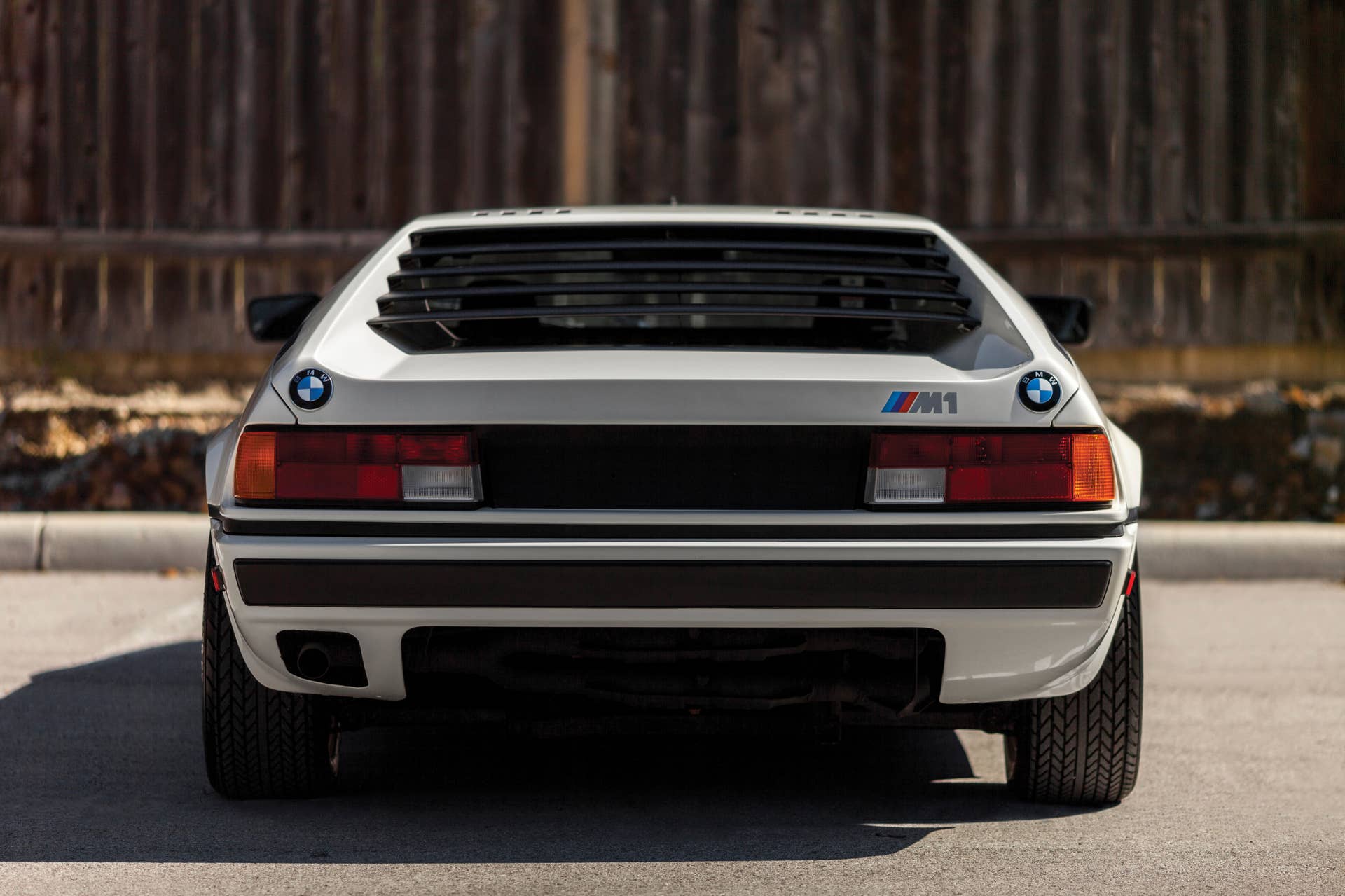 1988 BMW M1 rear