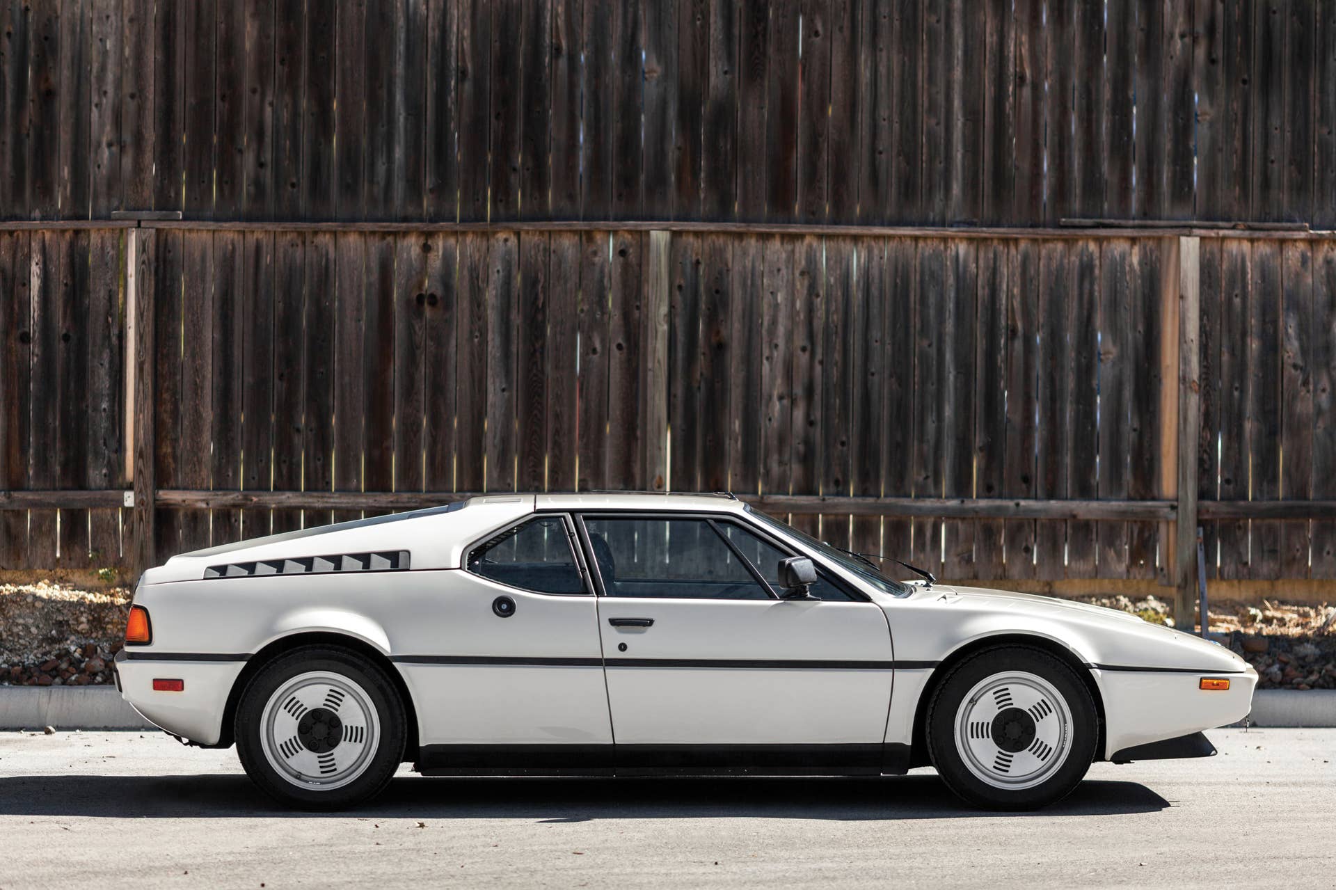 1988 BMW M1 profile