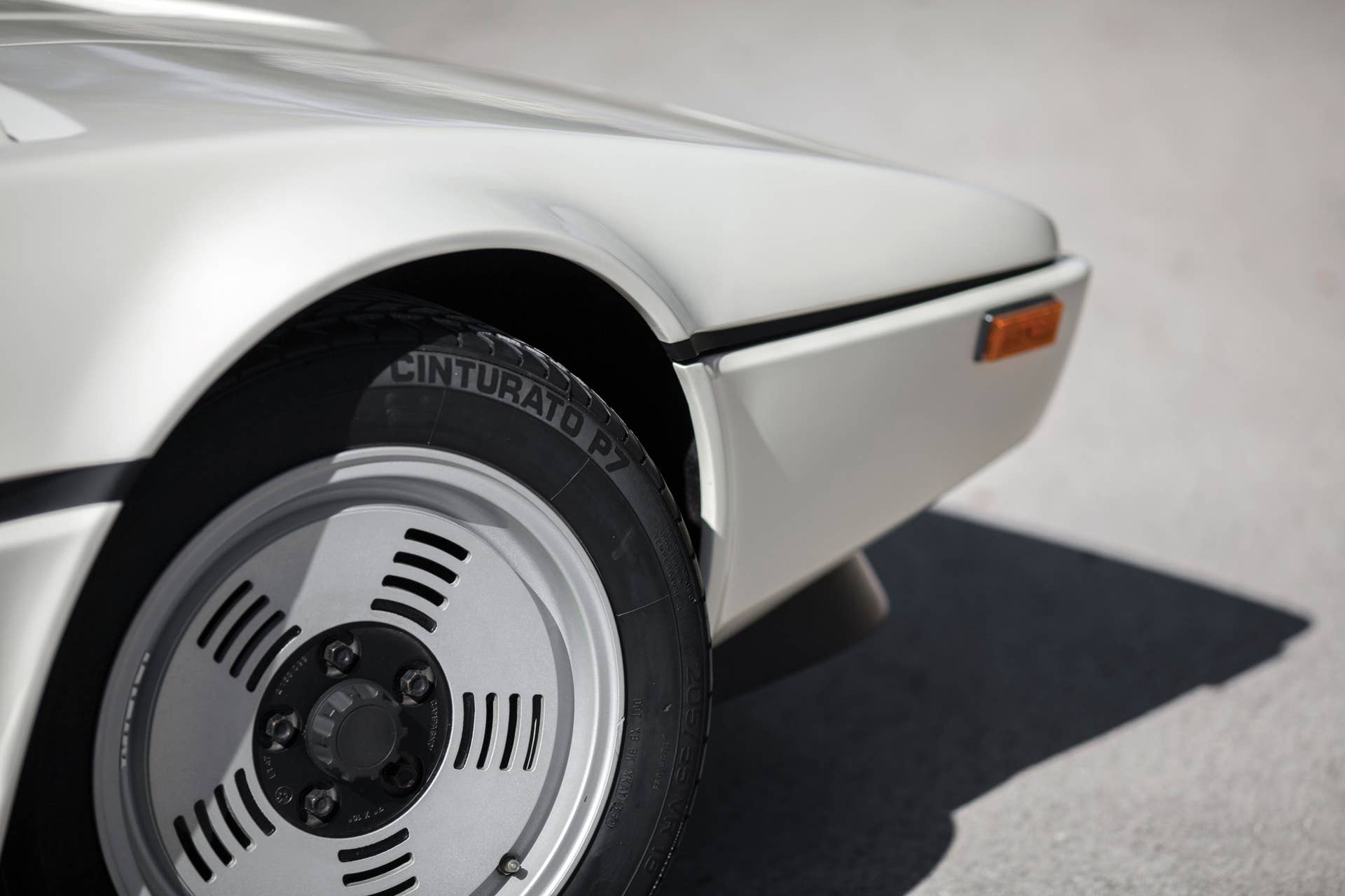1988 BMW M1 front fender