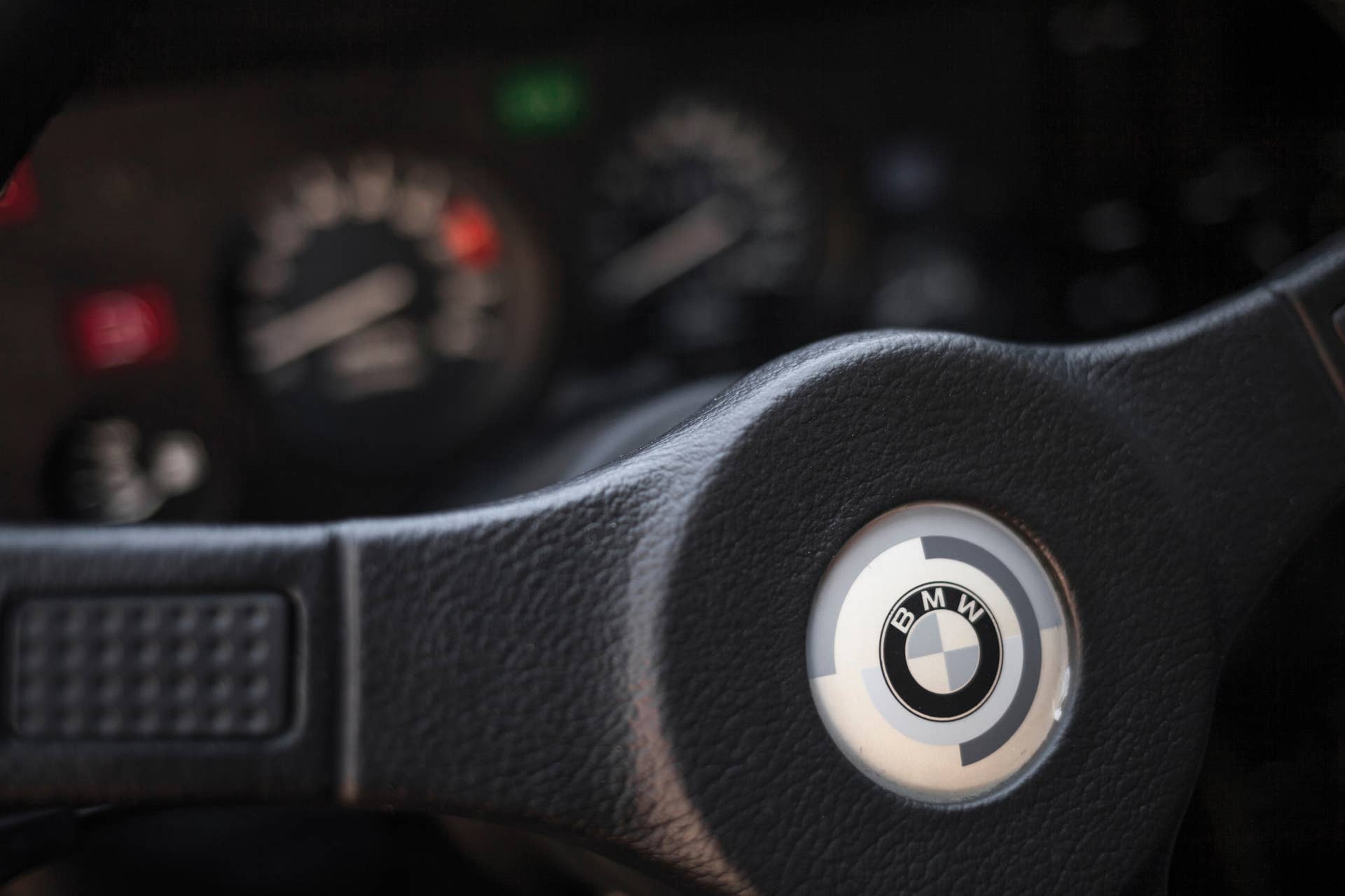 1988 BMW M1 steering wheel