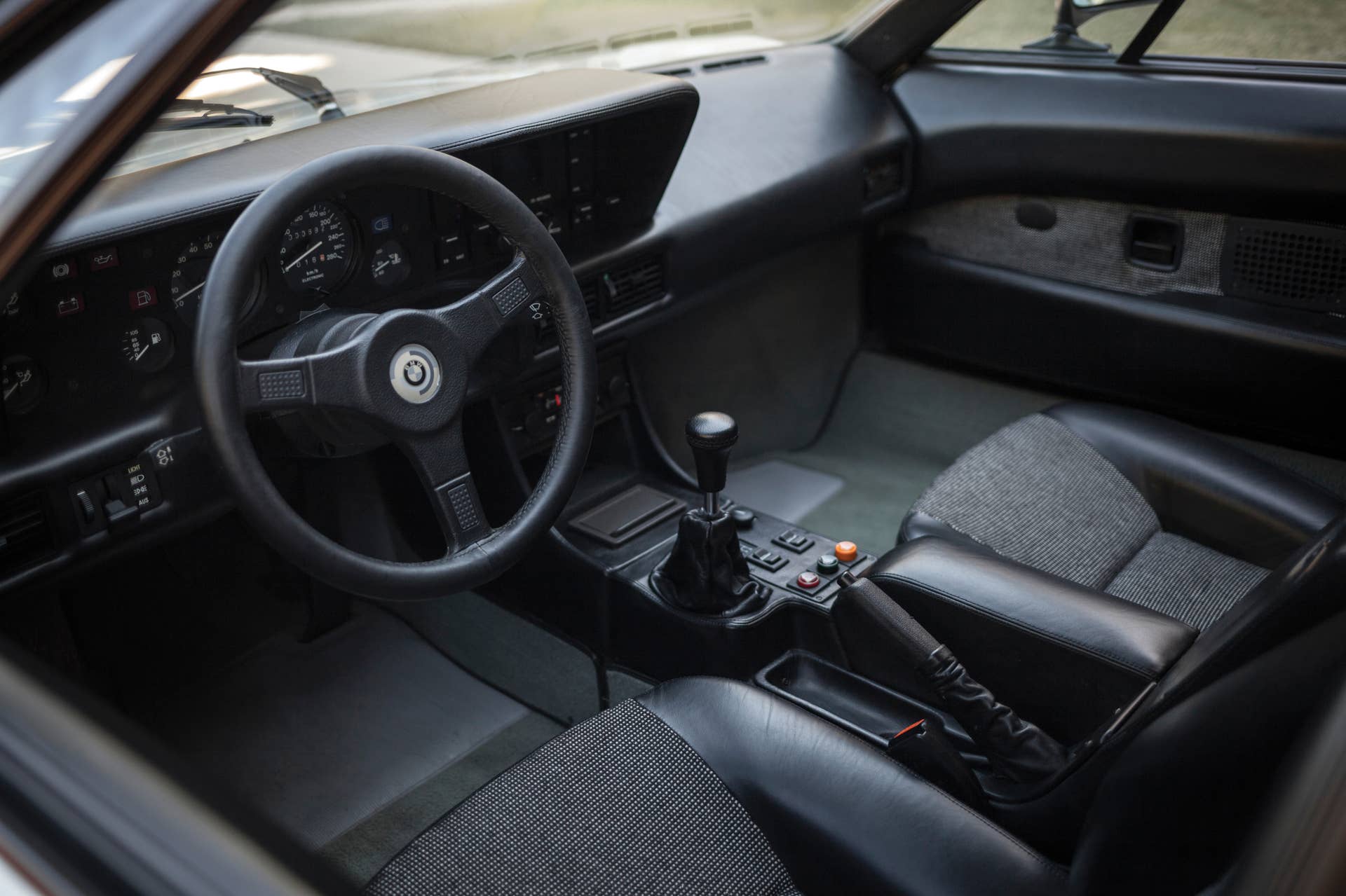 1988 BMW M1 interior