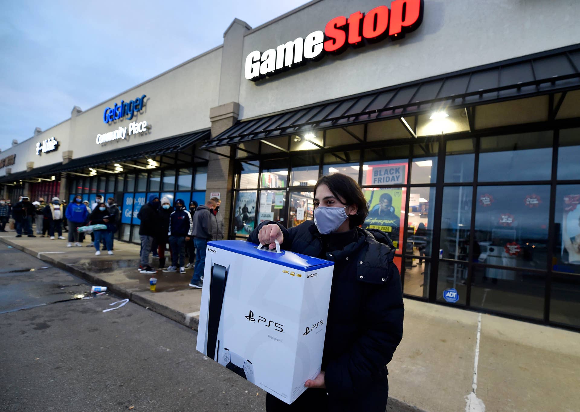WILKES-BARRE, UNITED STATES - 2020/11/27: A man wearing a face masks leaves Game Stop with the new Play Station 5 gaming console on Black Friday. (Photo by Aimee Dilger/SOPA Images/LightRocket via Getty Images)