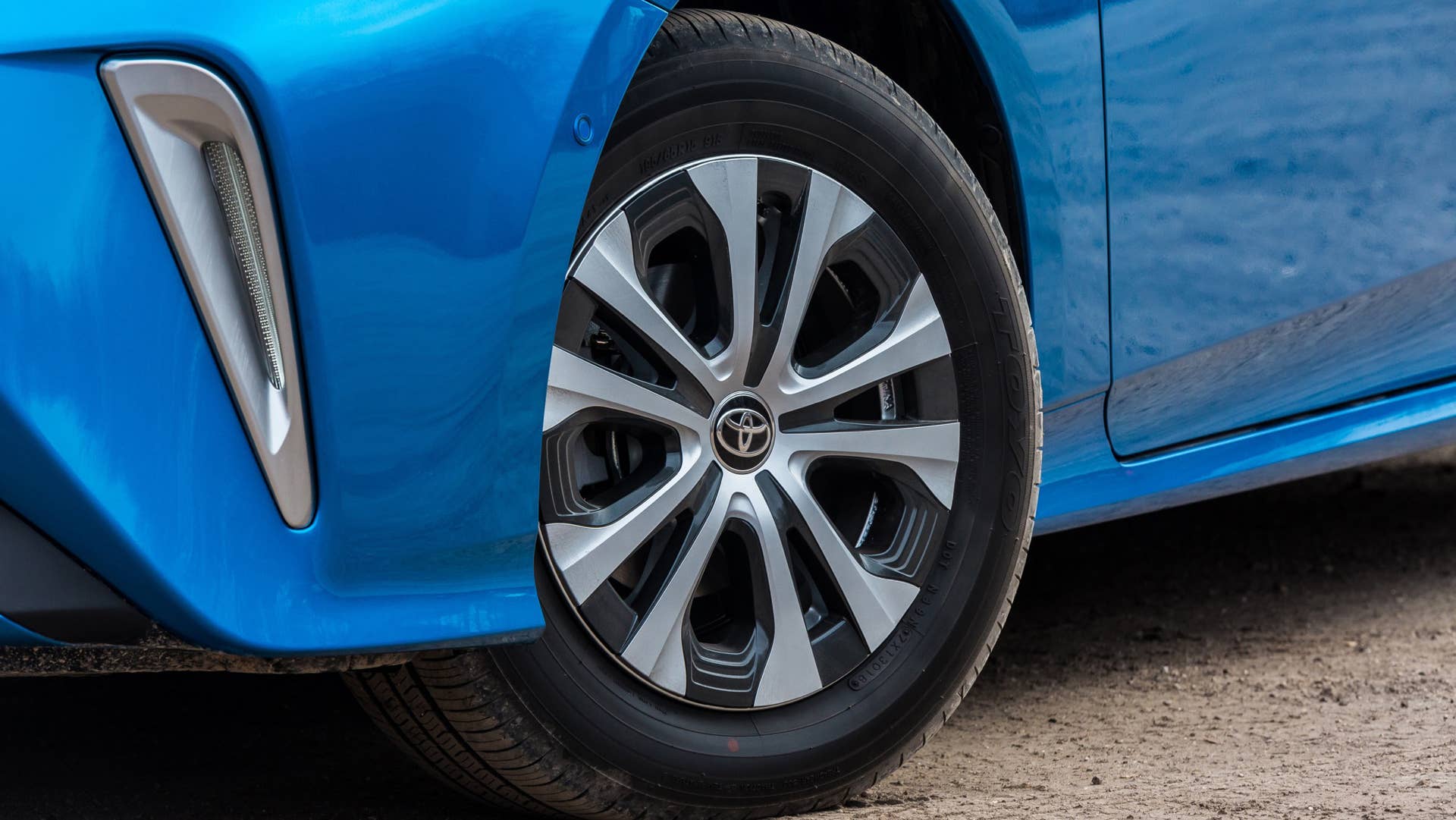 2019 Toyota Prius AWD-e