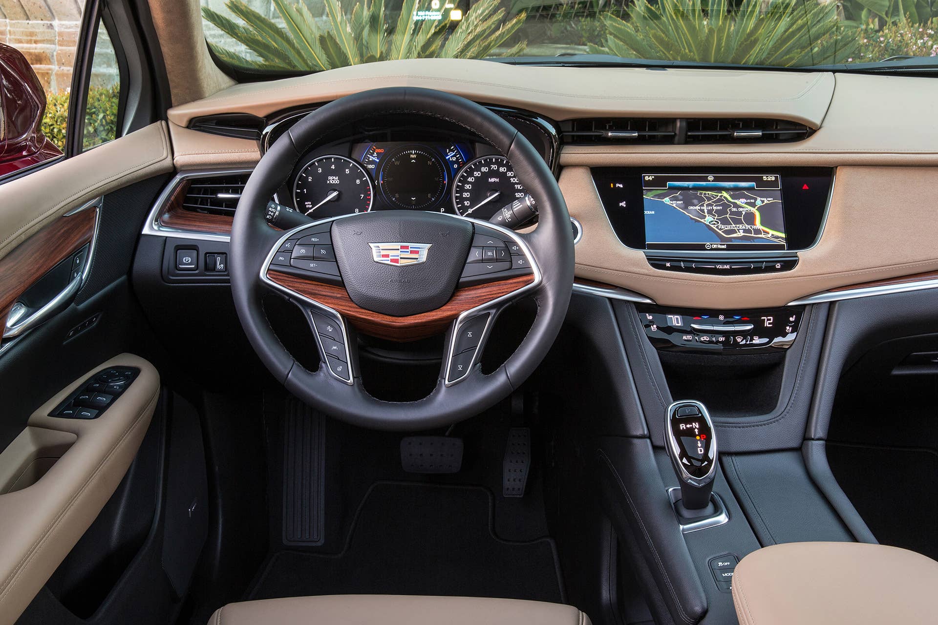 2017 Cadillac XT5 interior