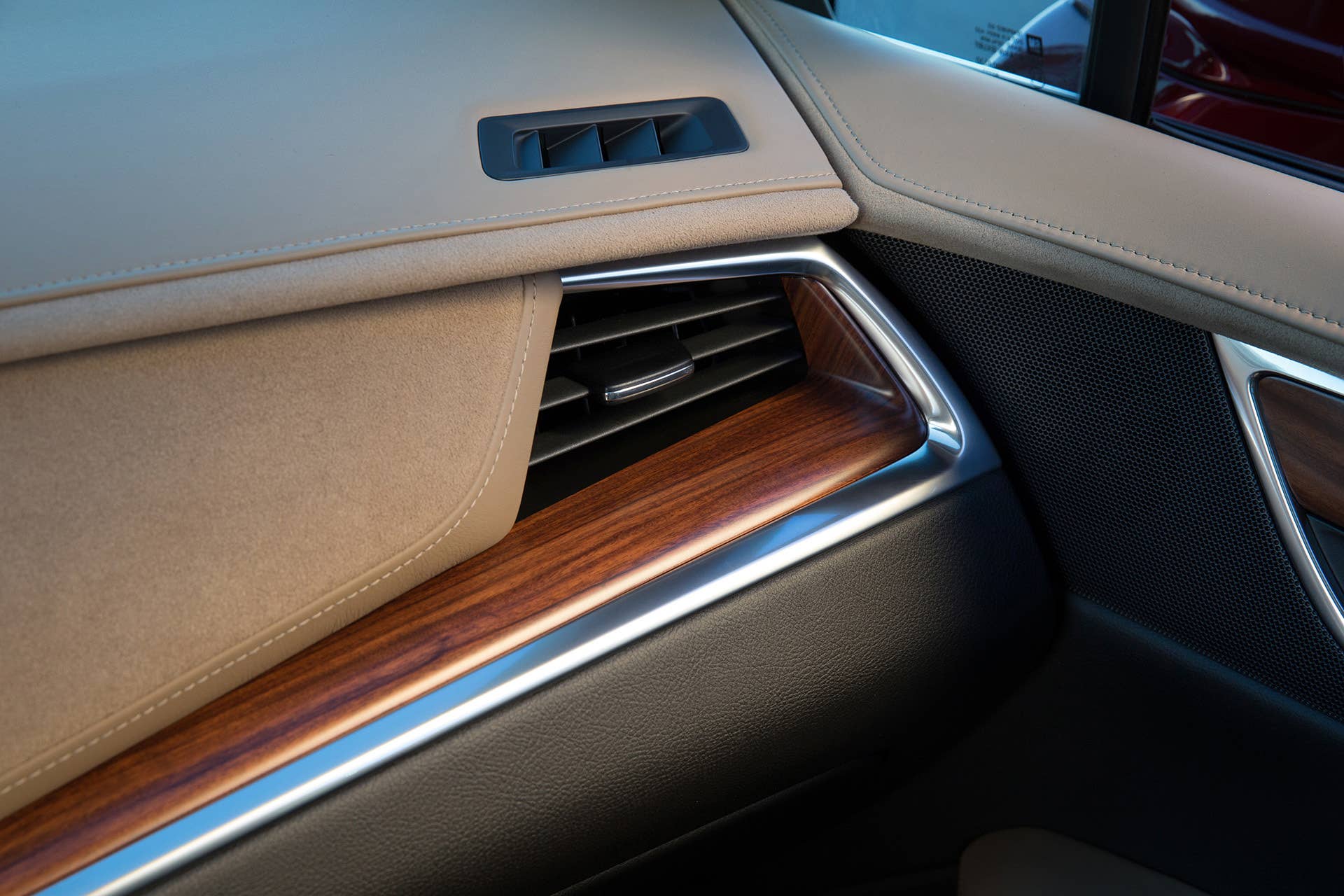 2017 Cadillac XT5 dash trim