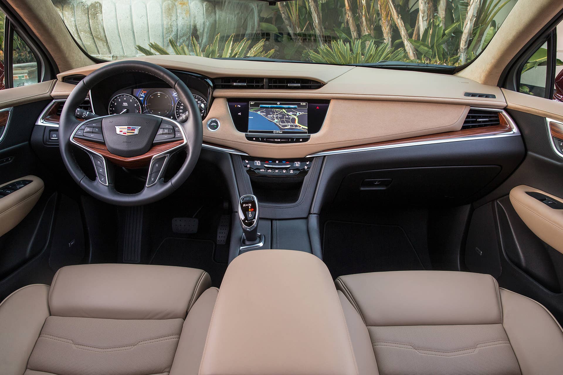 2017 Cadillac XT5 interior