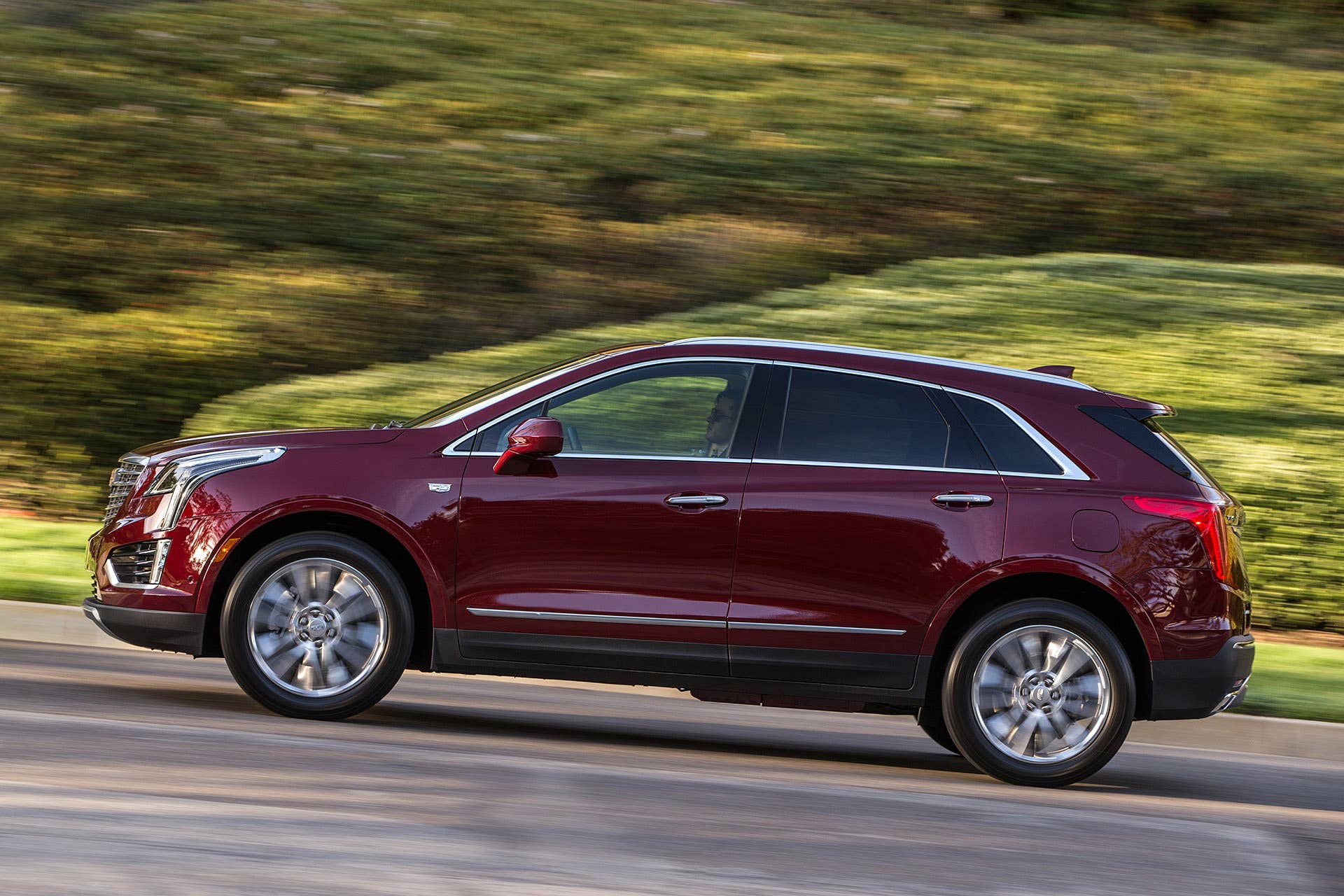 2017 Cadillac XT5 driving