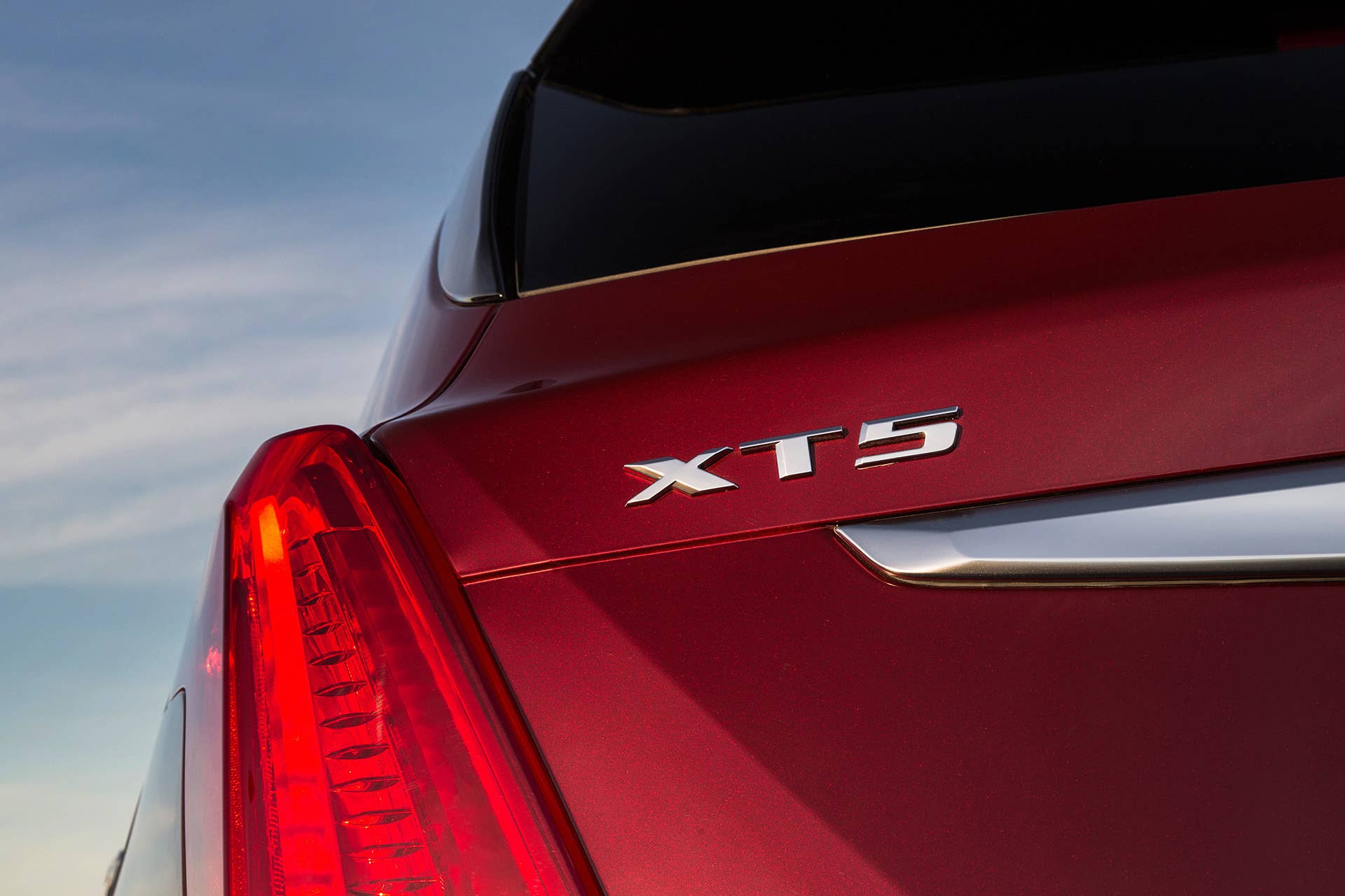 2017 Cadillac XT5 badge