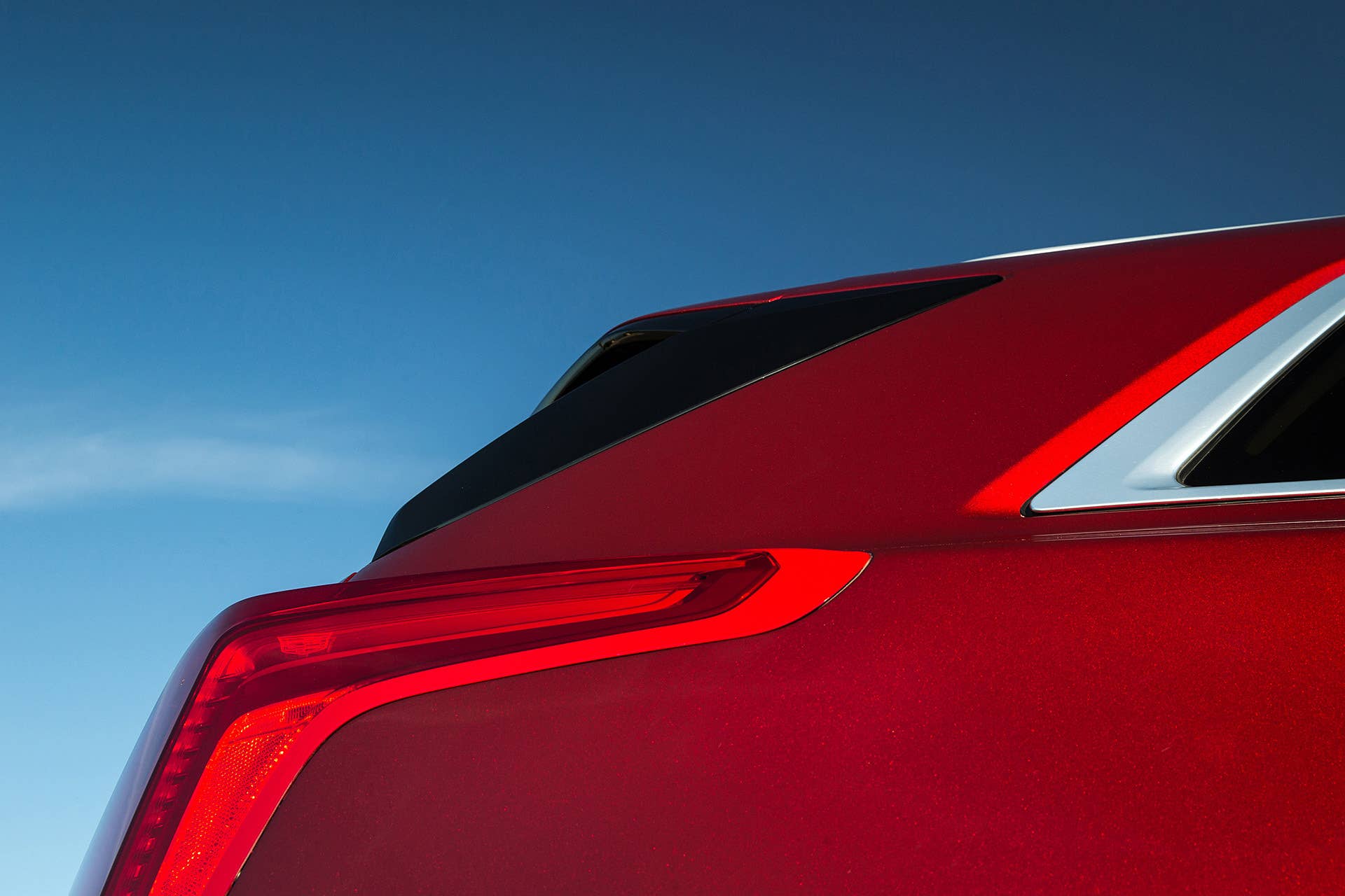 2017 Cadillac XT5 c-pillar