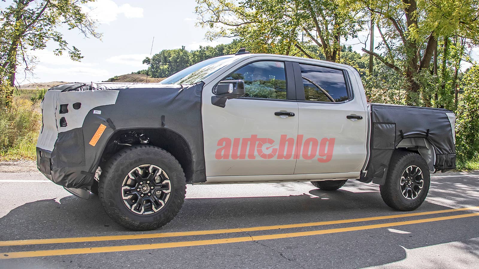 2022 CheChevy Silverado Trail Boss prototypevy Silverado ZR2 prototype