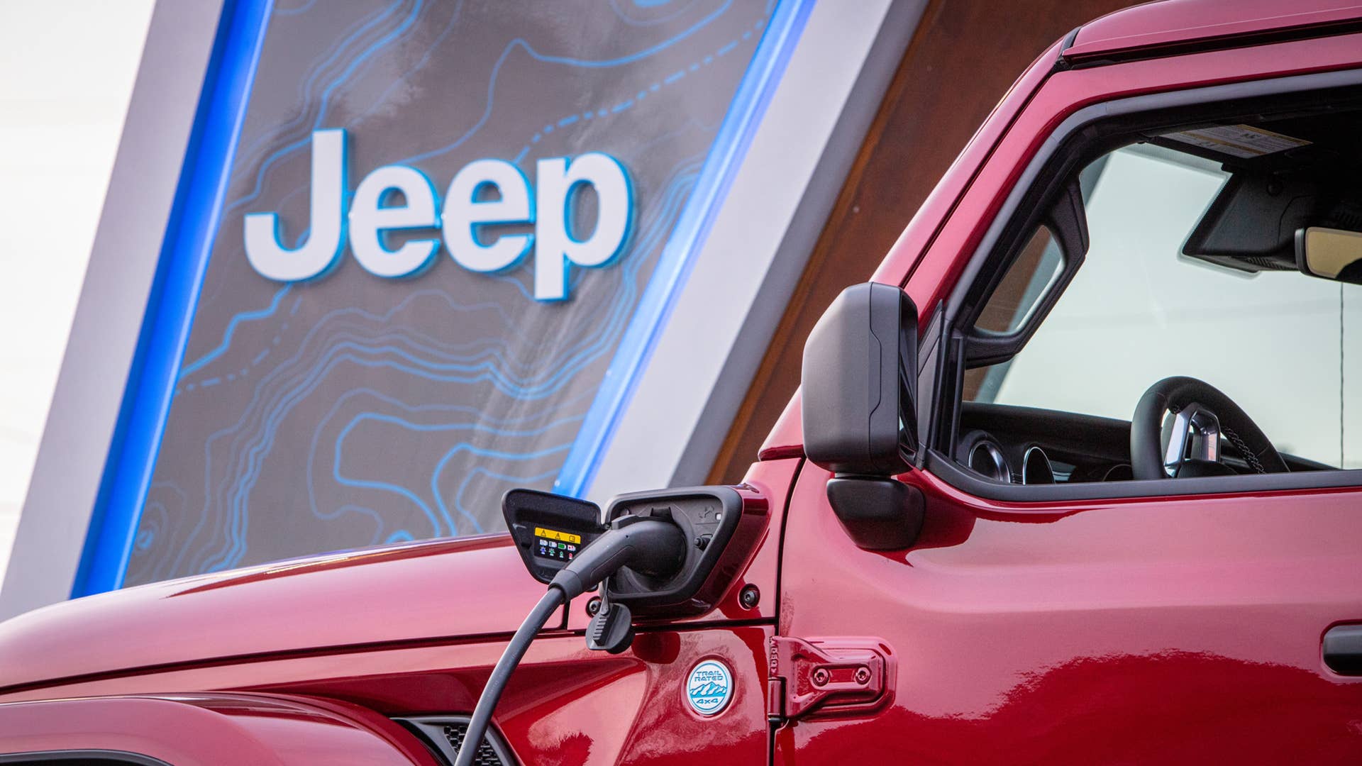 The Jeep® brand is creating the Jeep 4xe Charging Network, installing Jeep-branded EV charging stations at or near the trailheads of Jeep Badge of Honor off-road trails over the next year. The trailhead chargers coincide with the launch of 2021 Jeep Wrangler 4xe plug-in hybrid — the most technically advanced and eco-friendly Wrangler yet — and will support future electrified Jeep vehicles.