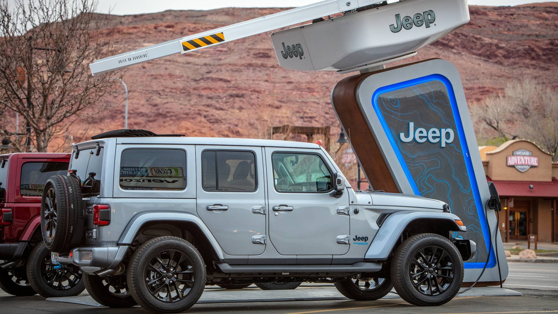 The Jeep® brand is creating the Jeep 4xe Charging Network, installing Jeep-branded EV charging stations at or near the trailheads of Jeep Badge of Honor off-road trails over the next year. The trailhead chargers coincide with the launch of 2021 Jeep Wrangler 4xe plug-in hybrid — the most technically advanced and eco-friendly Wrangler yet — and will support future electrified Jeep vehicles.