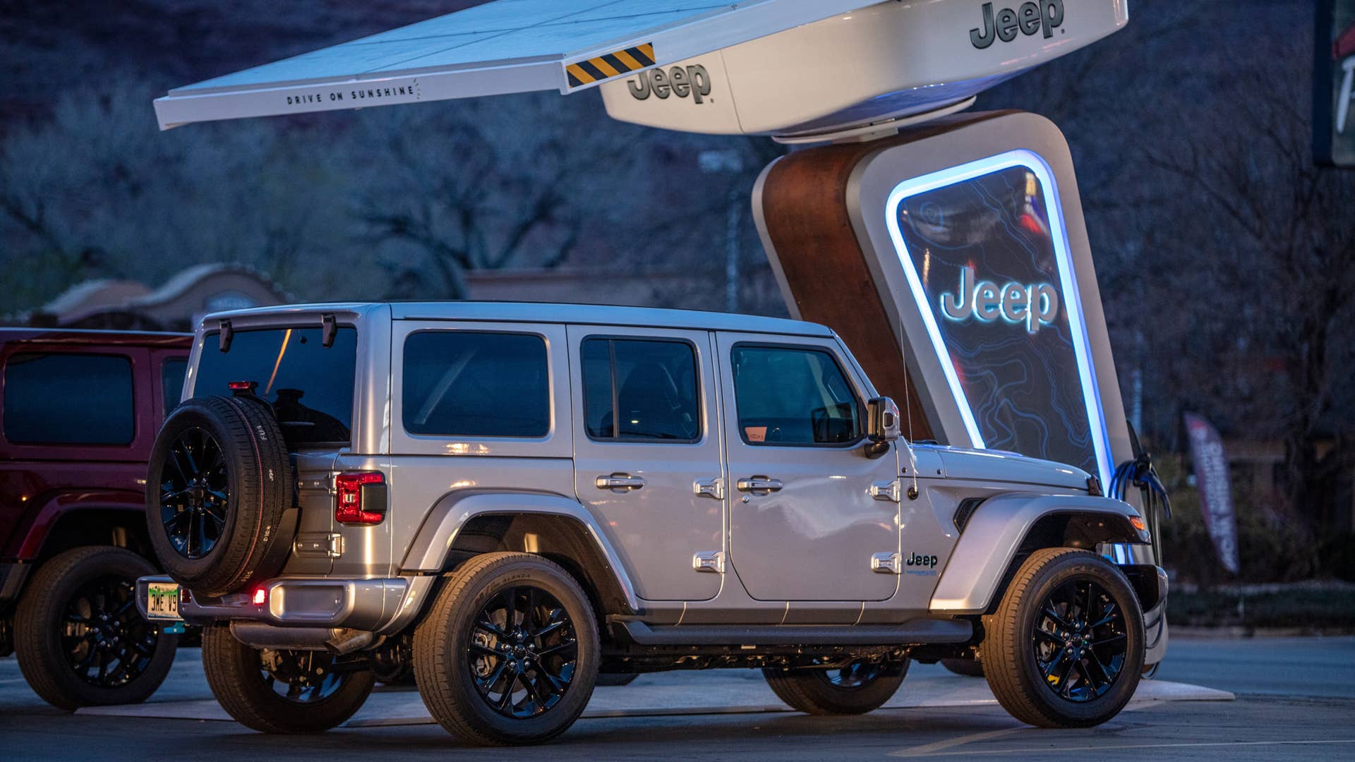 The Jeep® brand is creating the Jeep 4xe Charging Network, installing Jeep-branded EV charging stations at or near the trailheads of Jeep Badge of Honor off-road trails over the next year. The trailhead chargers coincide with the launch of 2021 Jeep Wrangler 4xe plug-in hybrid — the most technically advanced and eco-friendly Wrangler yet — and will support future electrified Jeep vehicles.