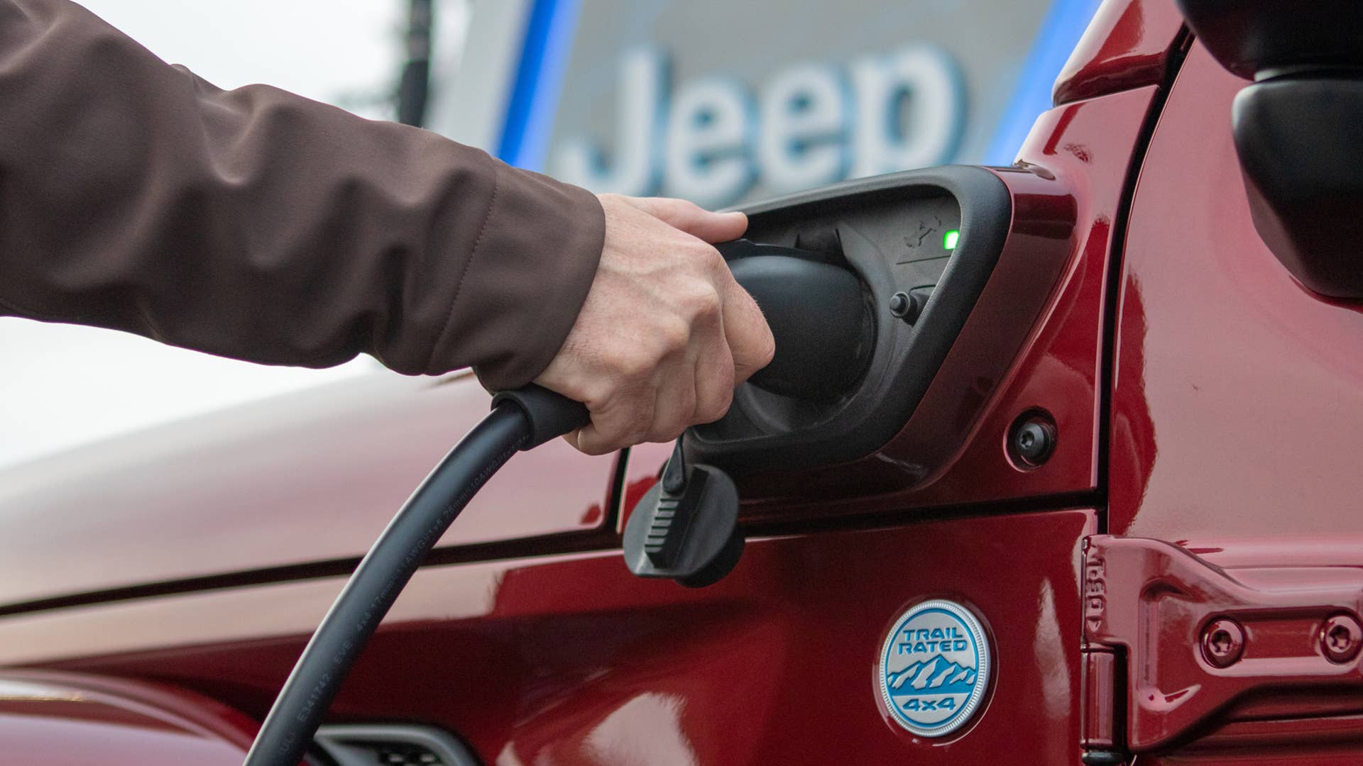 The Jeep® brand is creating the Jeep 4xe Charging Network, installing Jeep-branded EV charging stations at or near the trailheads of Jeep Badge of Honor off-road trails over the next year. The trailhead chargers coincide with the launch of 2021 Jeep Wrangler 4xe plug-in hybrid — the most technically advanced and eco-friendly Wrangler yet — and will support future electrified Jeep vehicles.