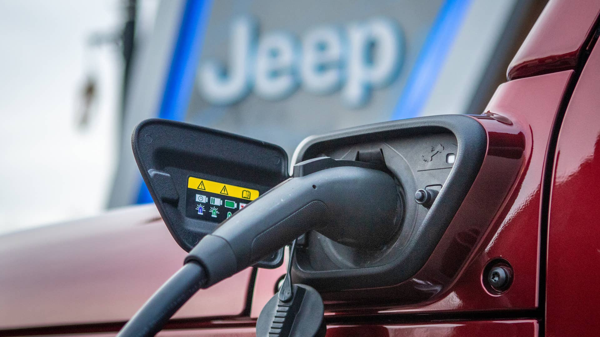 The Jeep® brand is creating the Jeep 4xe Charging Network, installing Jeep-branded EV charging stations at or near the trailheads of Jeep Badge of Honor off-road trails over the next year. The trailhead chargers coincide with the launch of 2021 Jeep Wrangler 4xe plug-in hybrid — the most technically advanced and eco-friendly Wrangler yet — and will support future electrified Jeep vehicles.