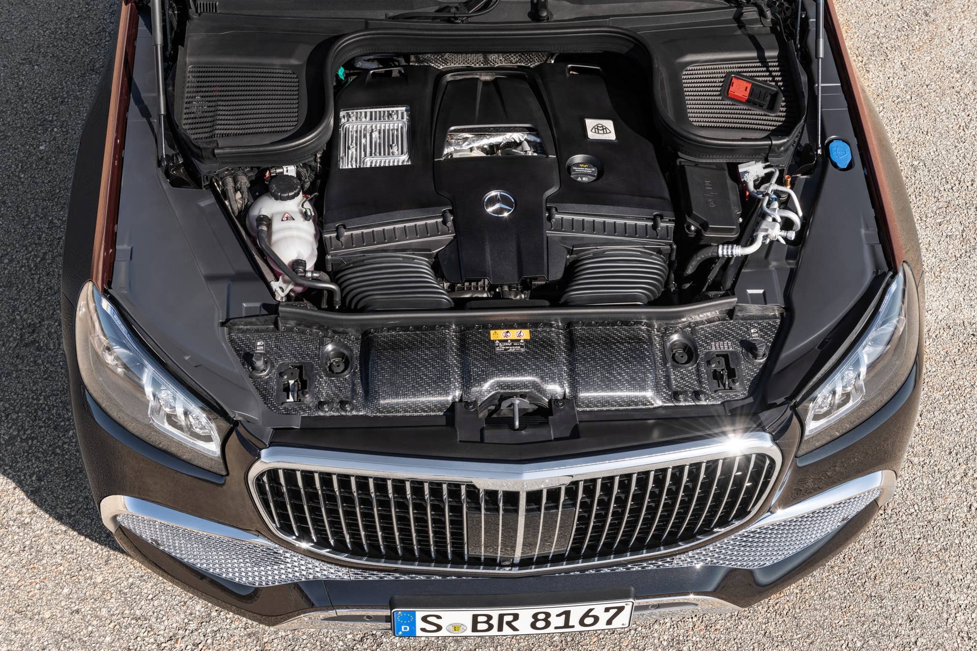 Mercedes-Maybach GLS 600 4MATIC (Kraftstoffverbrauch kombiniert: 12,0-11,7 l/100 km; CO2-Emissionen kombiniert: 273-266 g/km)*, rubellitrot / obsidianschwarz, Leder Exklusiv Nappa mahagoni/macchiato // Mercedes-Maybach GLS 600 4MATIC (combined fuel consumption: 12.0-11.7 l/100 km; combined CO2 emissions: 273-266 g/km)*, Rubellite red / Obsidian black, Exclusive nappa leather mahogany/macchiato *Angaben zum Kraftstoffverbrauch und CO2-Emissionen sind vorläufig und wurden vom Technischen Dienst für das Zertifizierungsverfahren nach Maßgabe des WLTP-Prüfverfahrens ermittelt und in NEFZ-Werte korreliert. Eine EG-Typgenehmigung und Konformitätsbescheinigung mit amtlichen Werten liegen noch nicht vor. Abweichungen zwischen den Angaben und den amtlichen Werten sind möglich. *Figures for fuel consumption and CO2 emissions are provisional and were determined by the Technical Service for the certification process in accordance with the WLTP test method and correlated into NEDC figures. EC type approval and a certificate of conformity with official figures are not yet available. Differences between the stated figures and the official figures are possible.
