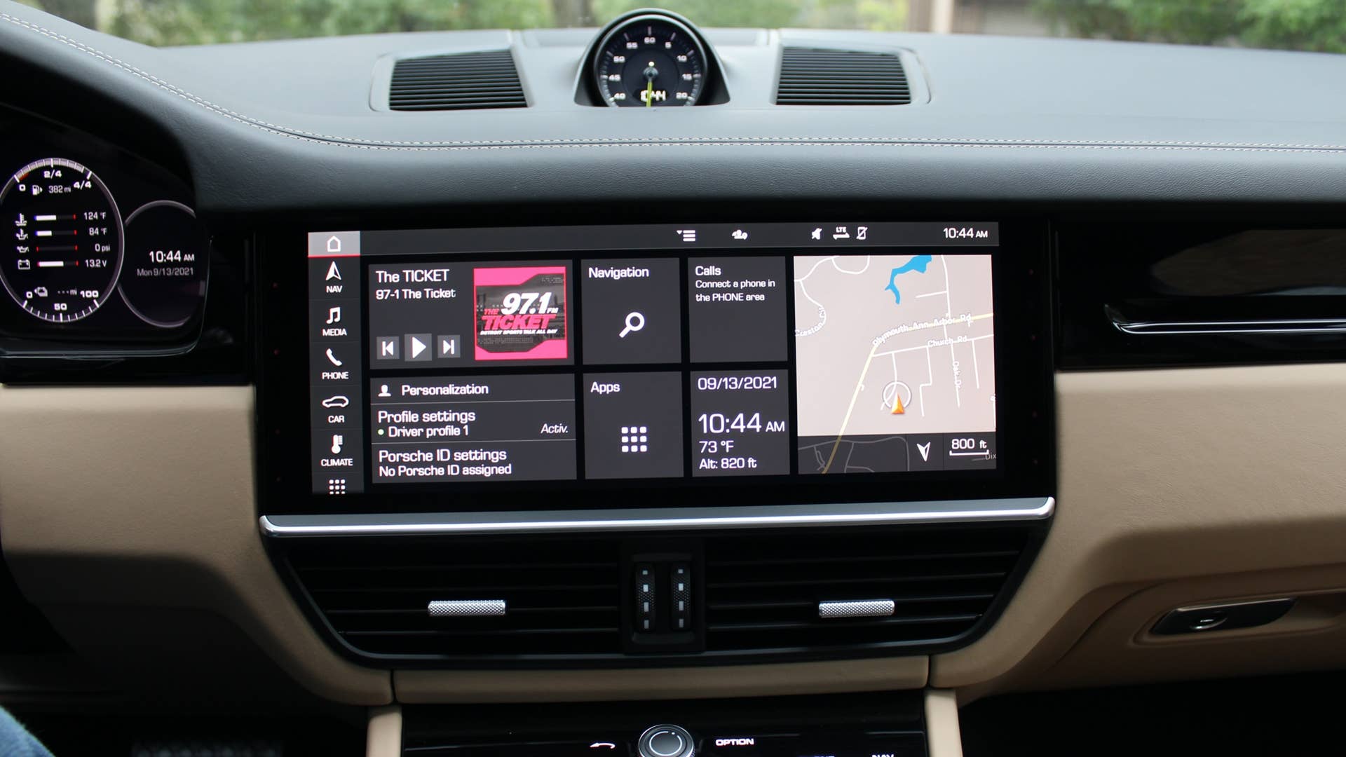 2021 Porsche Cayenne E-Hybrid infotainment screen