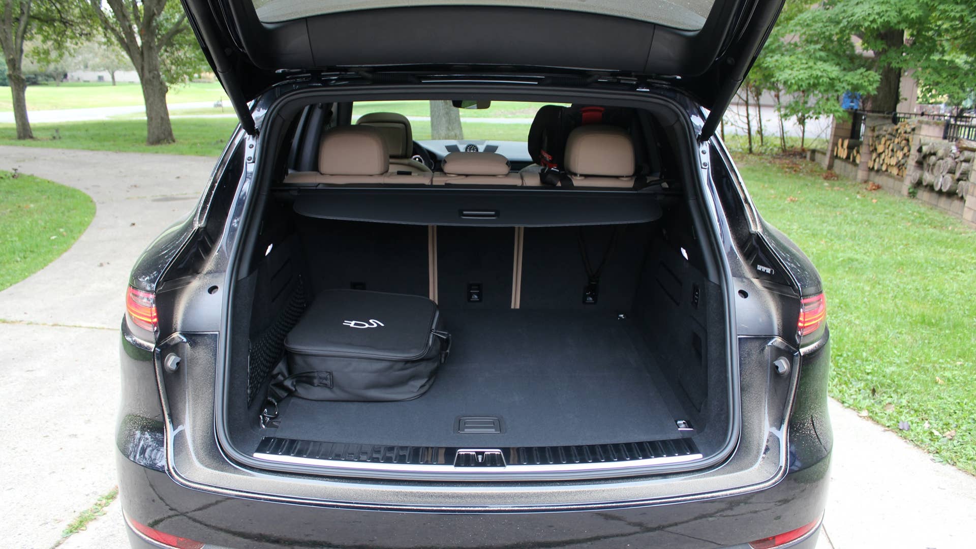 2021 Porsche Cayenne E-Hybrid rear cargo area