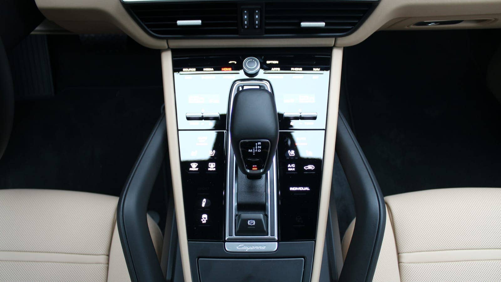 2021 Porsche Cayenne E-Hybrid center console