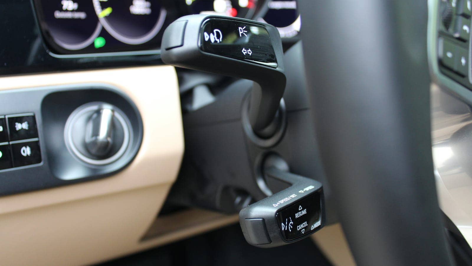 2021 Porsche Cayenne E-Hybrid cruise control and turn signal stalks