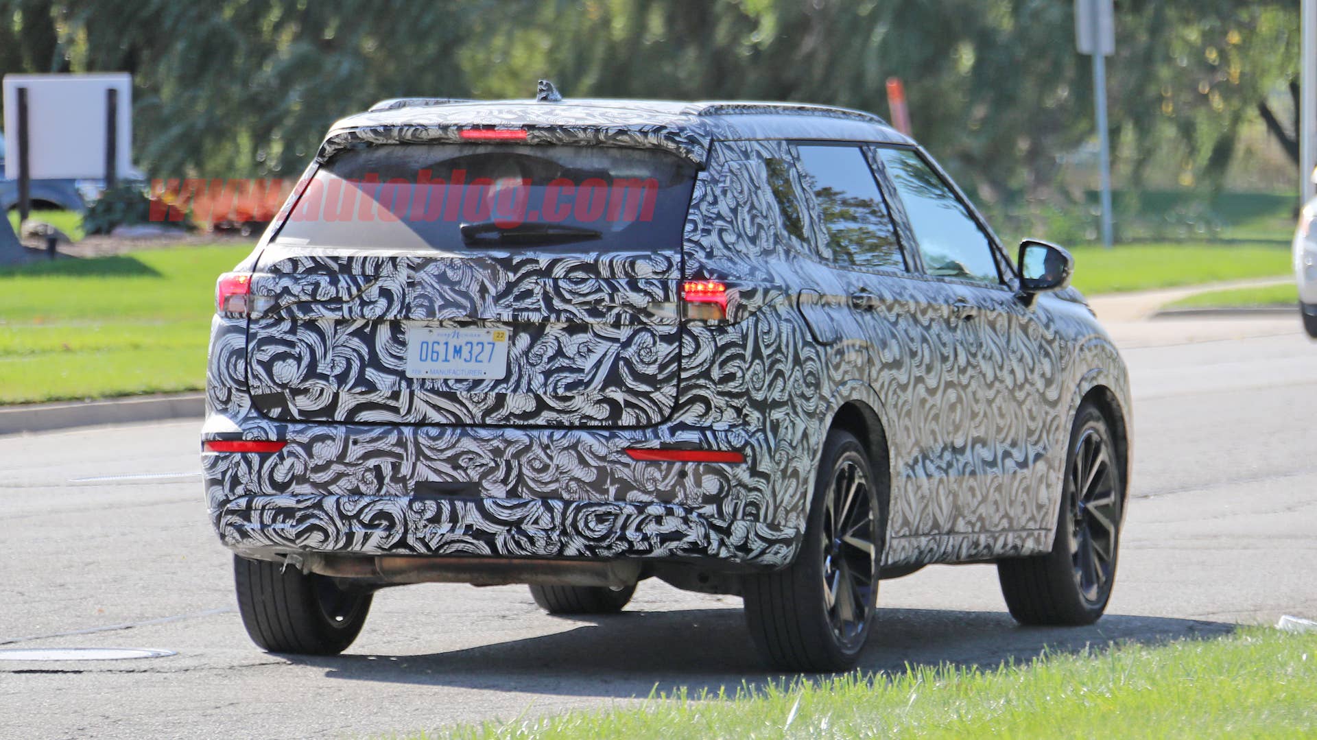 Mitsubishi Outlander prototype in camouflage