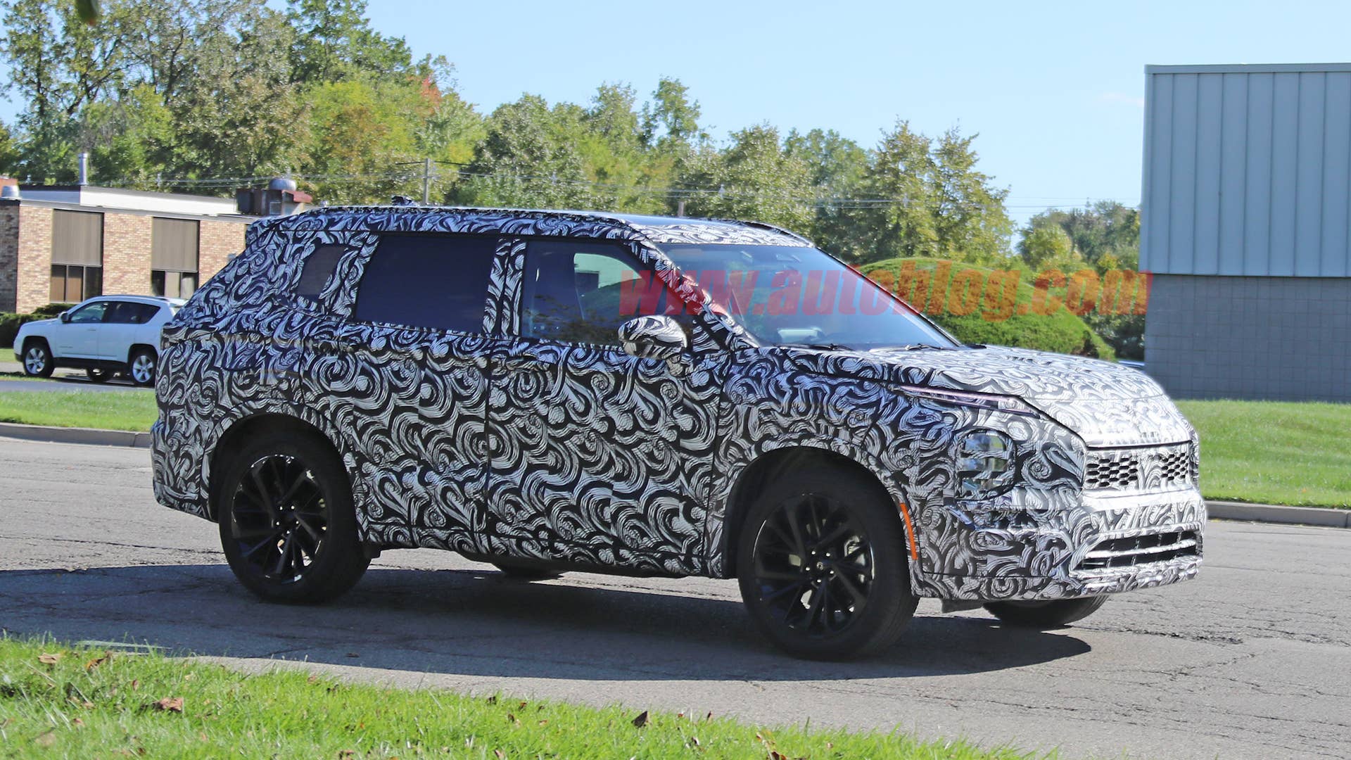 Mitsubishi Outlander prototype in camouflage