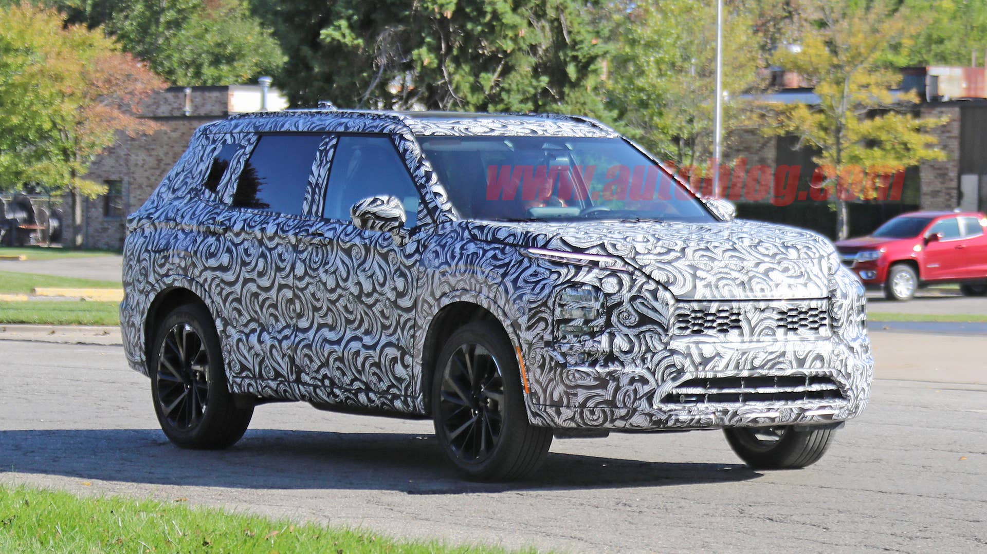 Mitsubishi Outlander prototype in camouflage