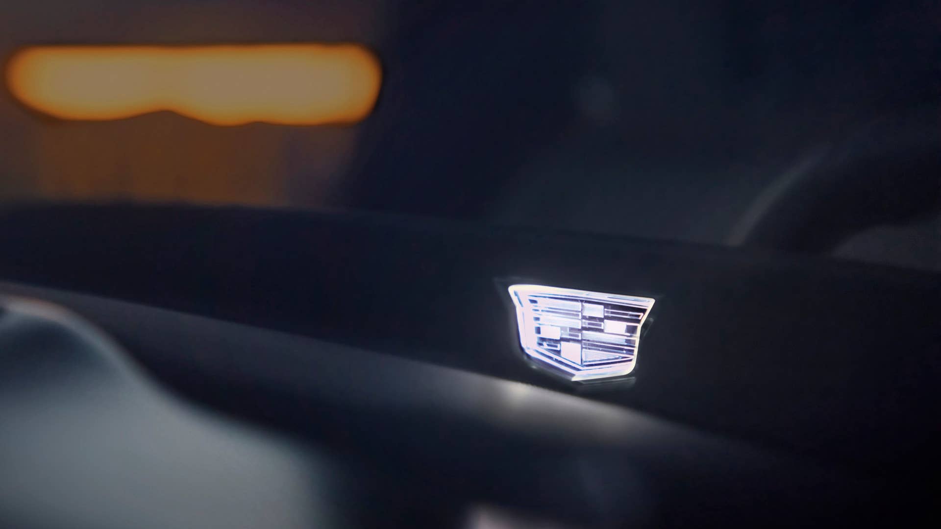 The new curved OLED display is the centerpiece of the interior, enabling designers to integrate and customize the entire environment. The result is a completely fresh, integrated cabin look that seamlessly blends the technology with handcrafted details.