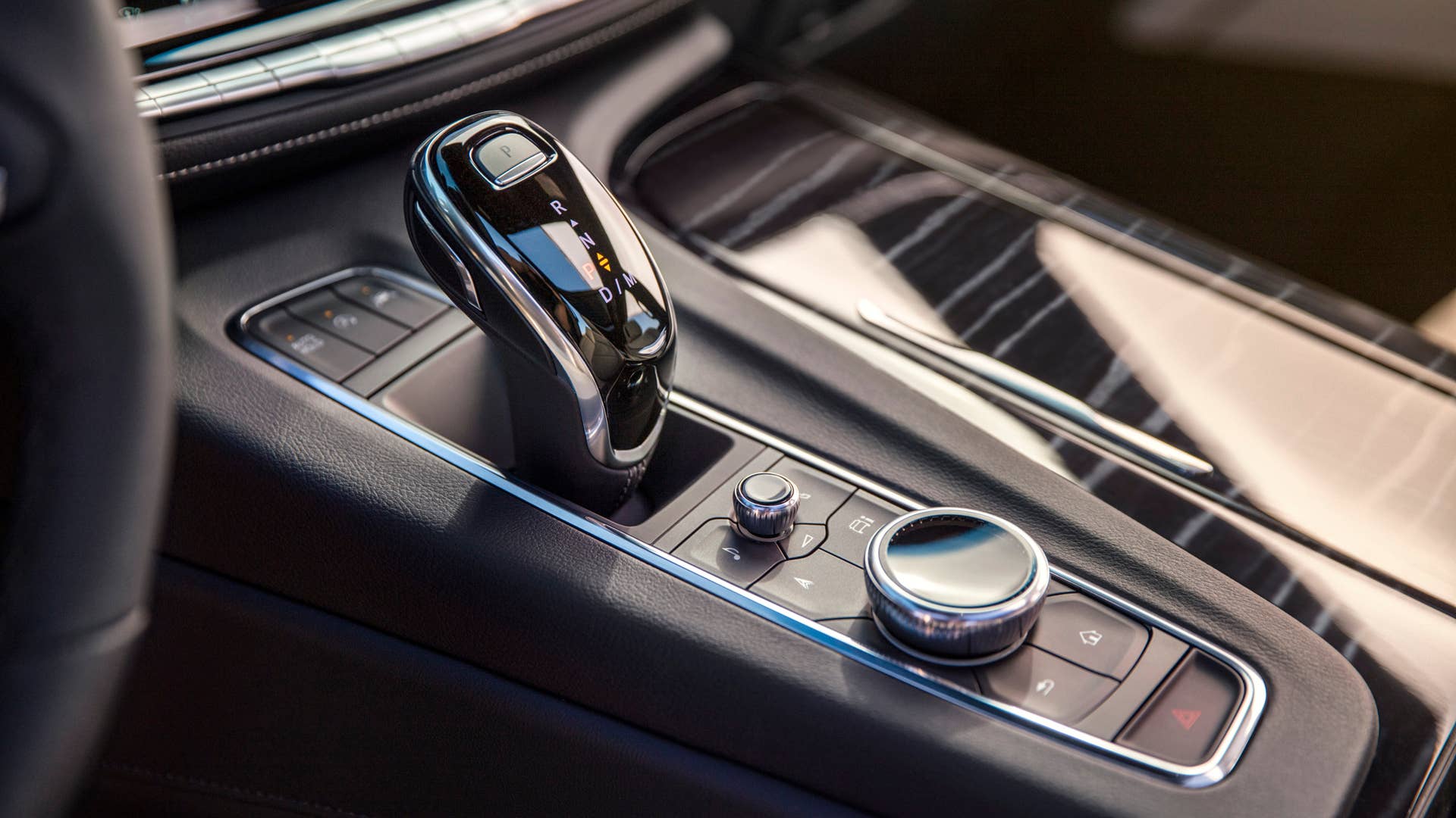 The new curved OLED display is the centerpiece of the interior, enabling designers to integrate and customize the entire environment. The result is a completely fresh, integrated cabin look that seamlessly blends the technology with handcrafted details.