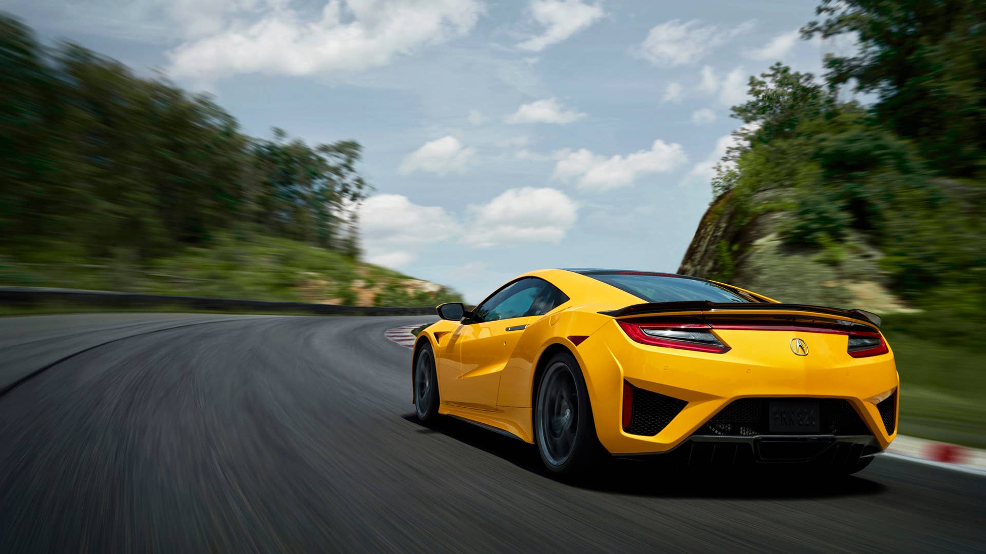 A modern interpretation of sought-after Spa Yellow, offered on the Gen1 NSX, Indy Yellow Pearl joins Berlina Black as one of two NSX heritage colors