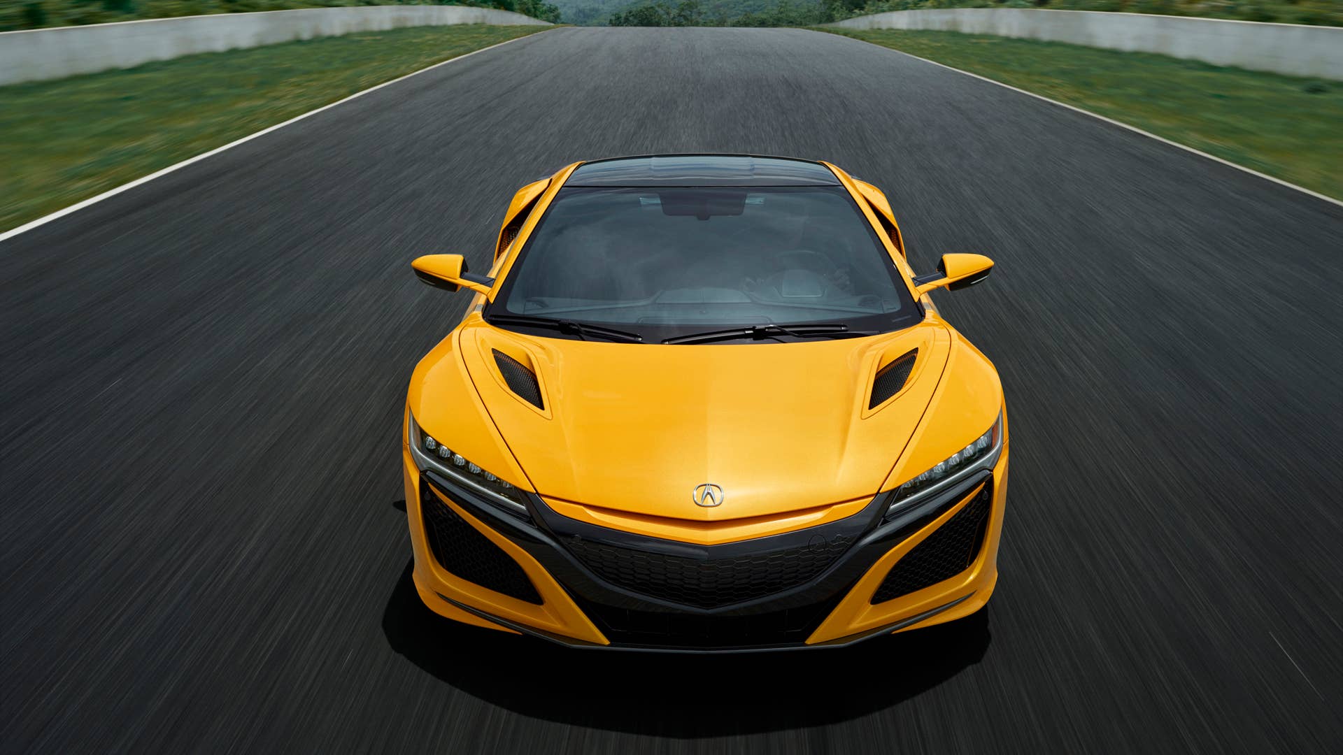 A modern interpretation of sought-after Spa Yellow, offered on the Gen1 NSX, Indy Yellow Pearl joins Berlina Black as one of two NSX heritage colors