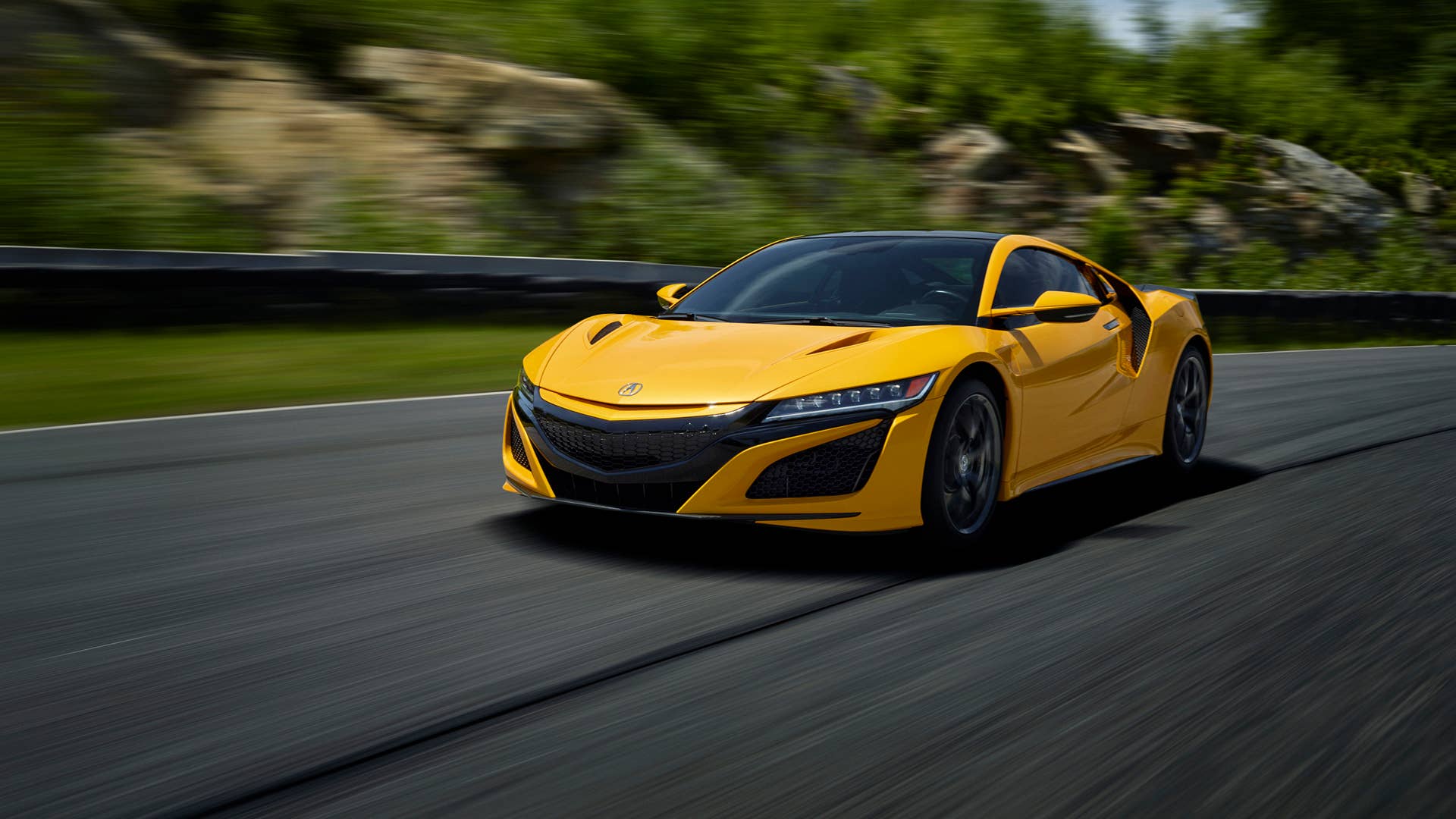 A modern interpretation of sought-after Spa Yellow, offered on the Gen1 NSX, Indy Yellow Pearl joins Berlina Black as one of two NSX heritage colors