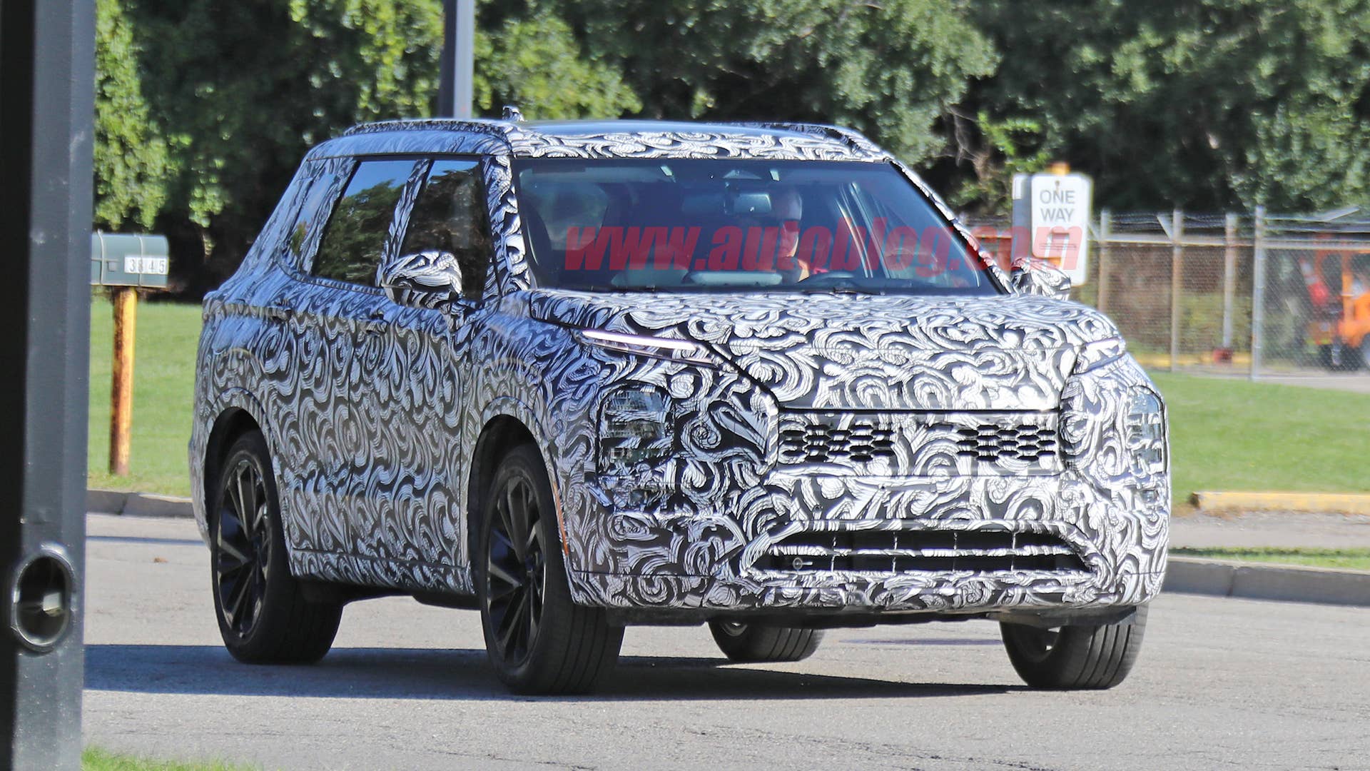 Mitsubishi Outlander prototype in camouflage