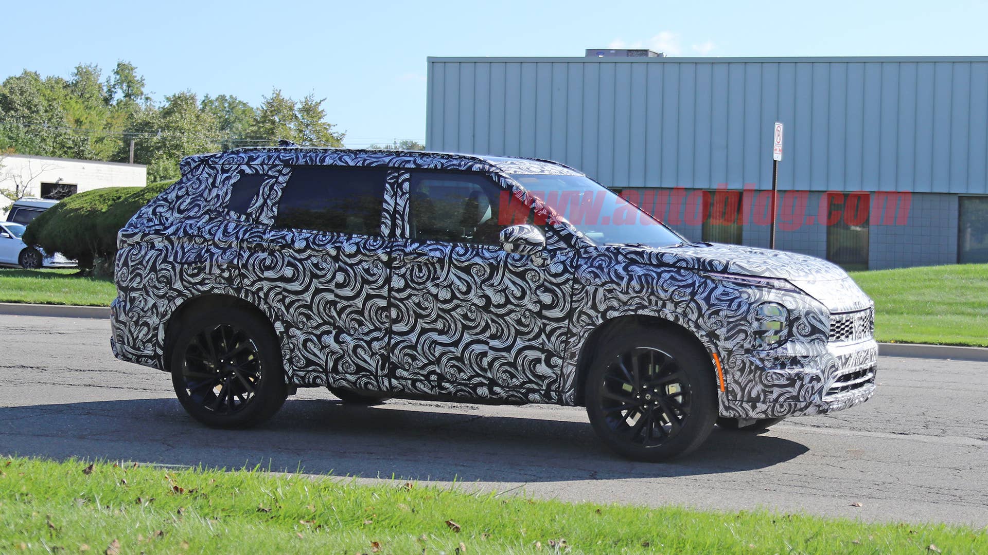 Mitsubishi Outlander prototype in camouflage