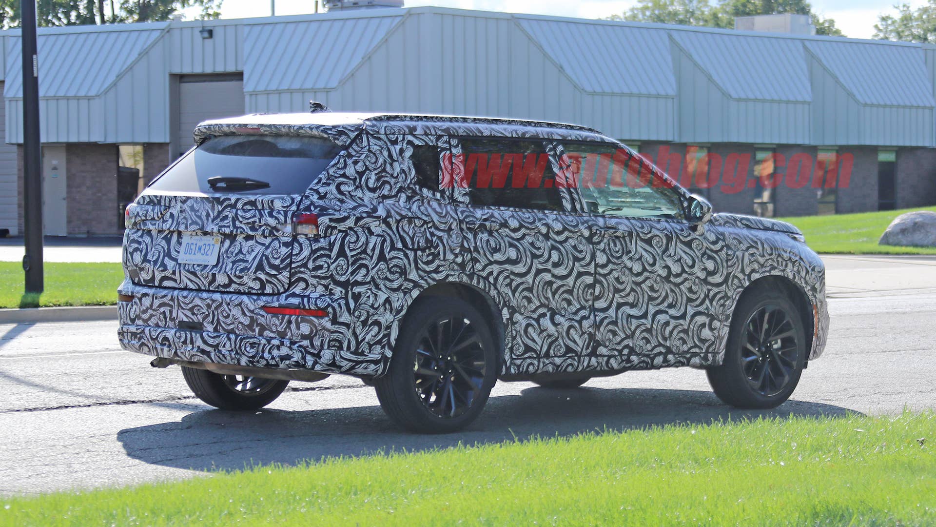 Mitsubishi Outlander prototype in camouflage