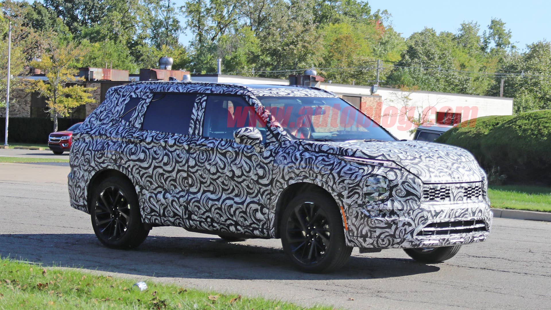 Mitsubishi Outlander prototype in camouflage